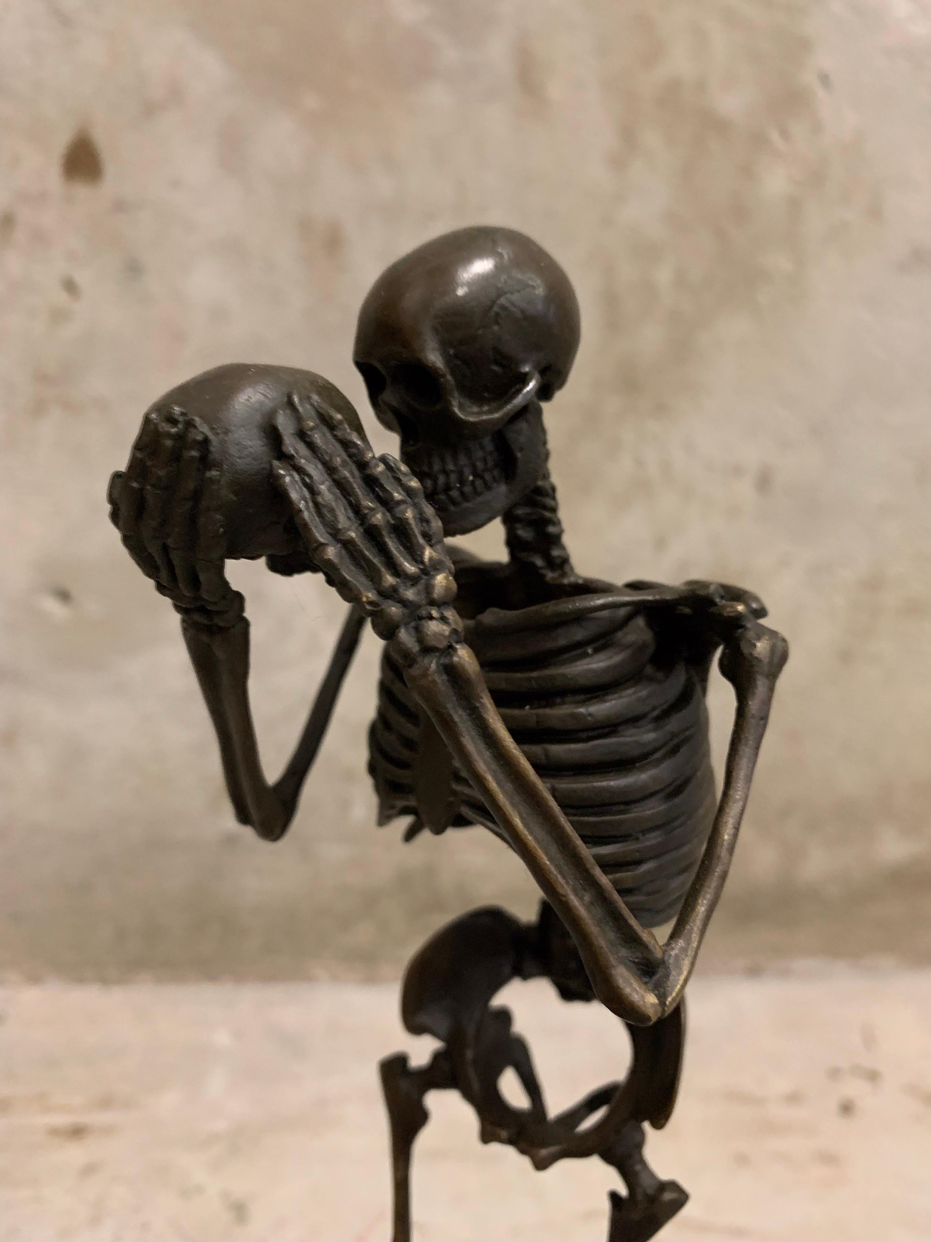 thinking skeleton bust