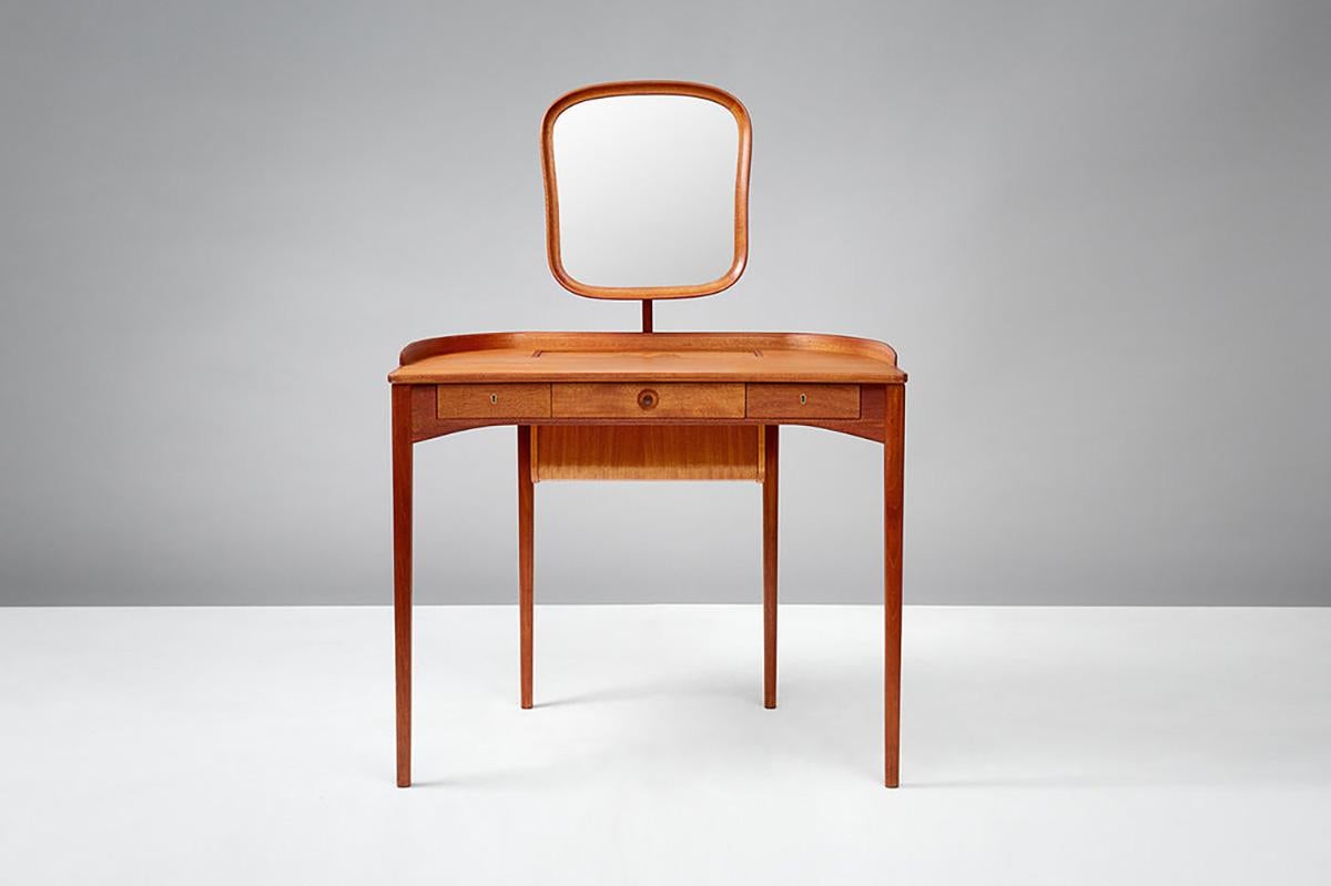 Carl Malmsten

Birgitta Dressing Table, 1964

Exquisite dressing table produced by Bodafors, Sweden in light mahogany and designed by Swedish master Carl Malmsten. Adjustable mirror with brass fittings, 3 front drawers with original keys. Additional