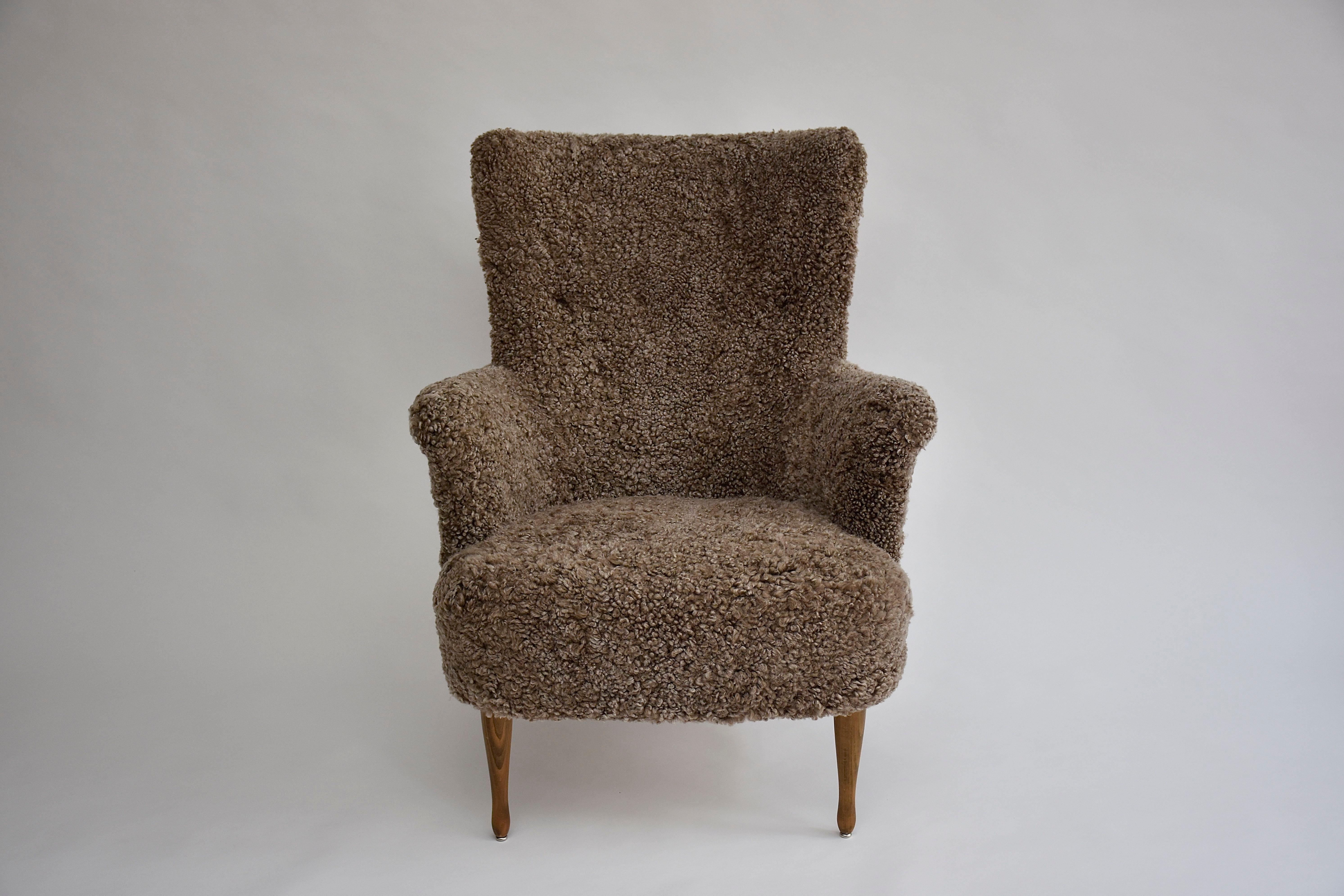 Scandinavian Modern Carl Malmsten armchair 'Stora Furulid' in sheepskin for O.H.Sjögren ca. 1950 For Sale
