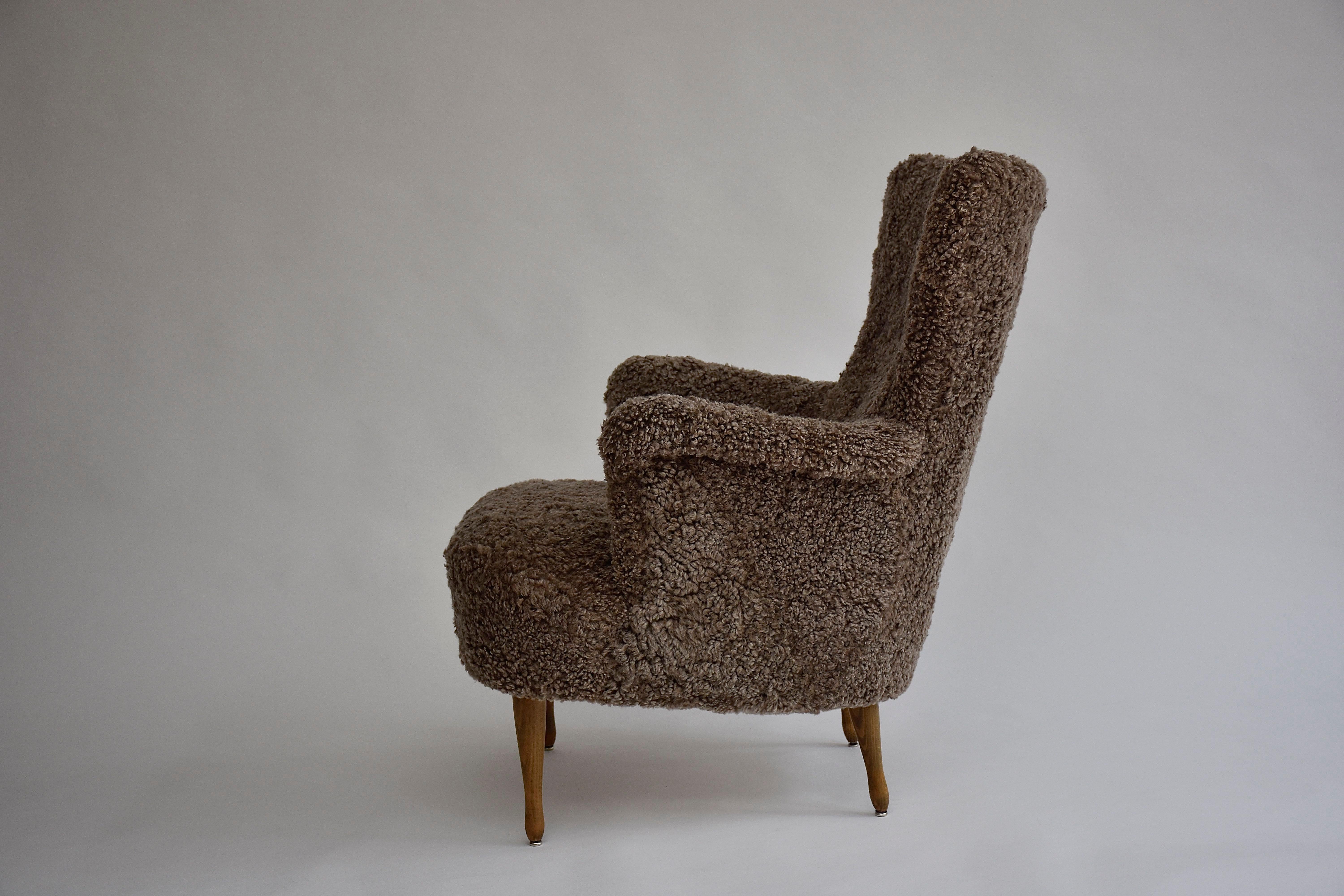 Carl Malmsten armchair 'Stora Furulid' in sheepskin for O.H.Sjögren ca. 1950 For Sale 1
