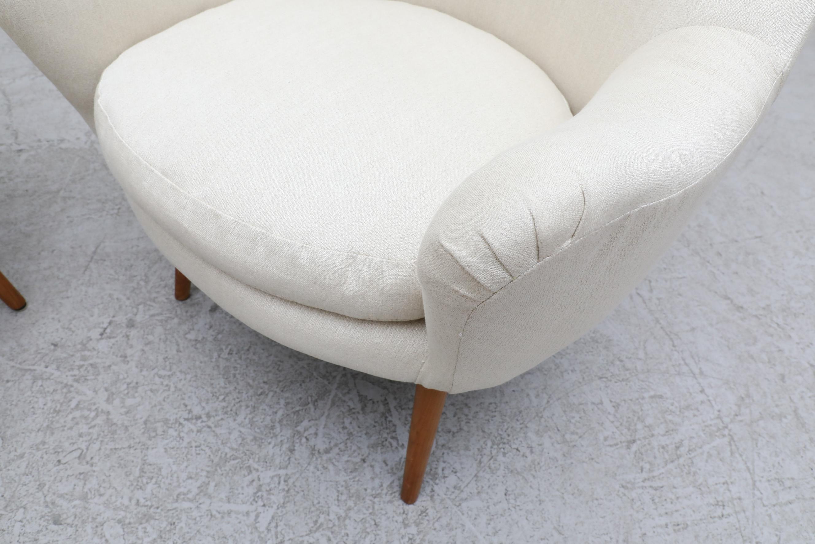Carl Malmsten 'Attr' Weiß gepolstert Schwedische Lounge Stühle mit Holzbeinen im Angebot 13