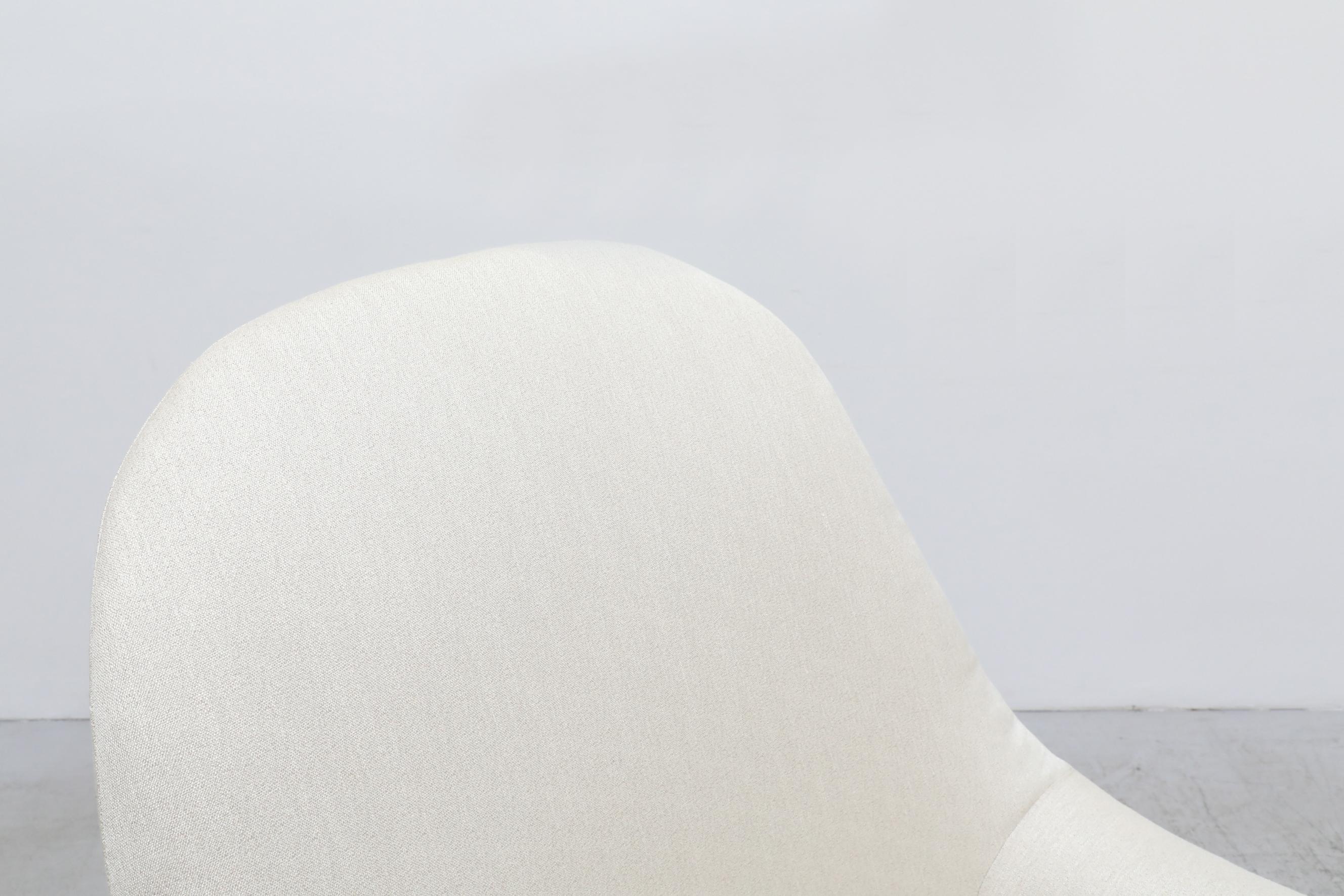 Carl Malmsten 'Attr' Weiß gepolstert Schwedische Lounge Stühle mit Holzbeinen im Angebot 3