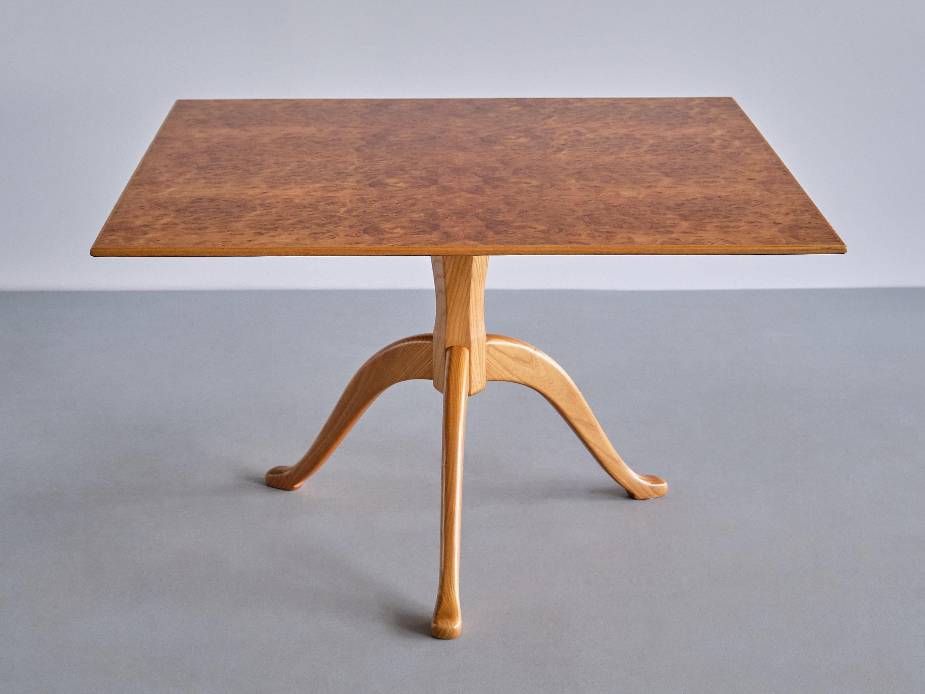 Swedish Carl Malmsten 'Berg' Three Legged Coffee Table in Burl Elmwood, Sweden, 1960s For Sale