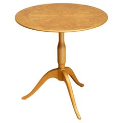 Table d'appoint Carl Malmsten 'Berg' à trois pieds en bouleau Masur, Suède, années 1950