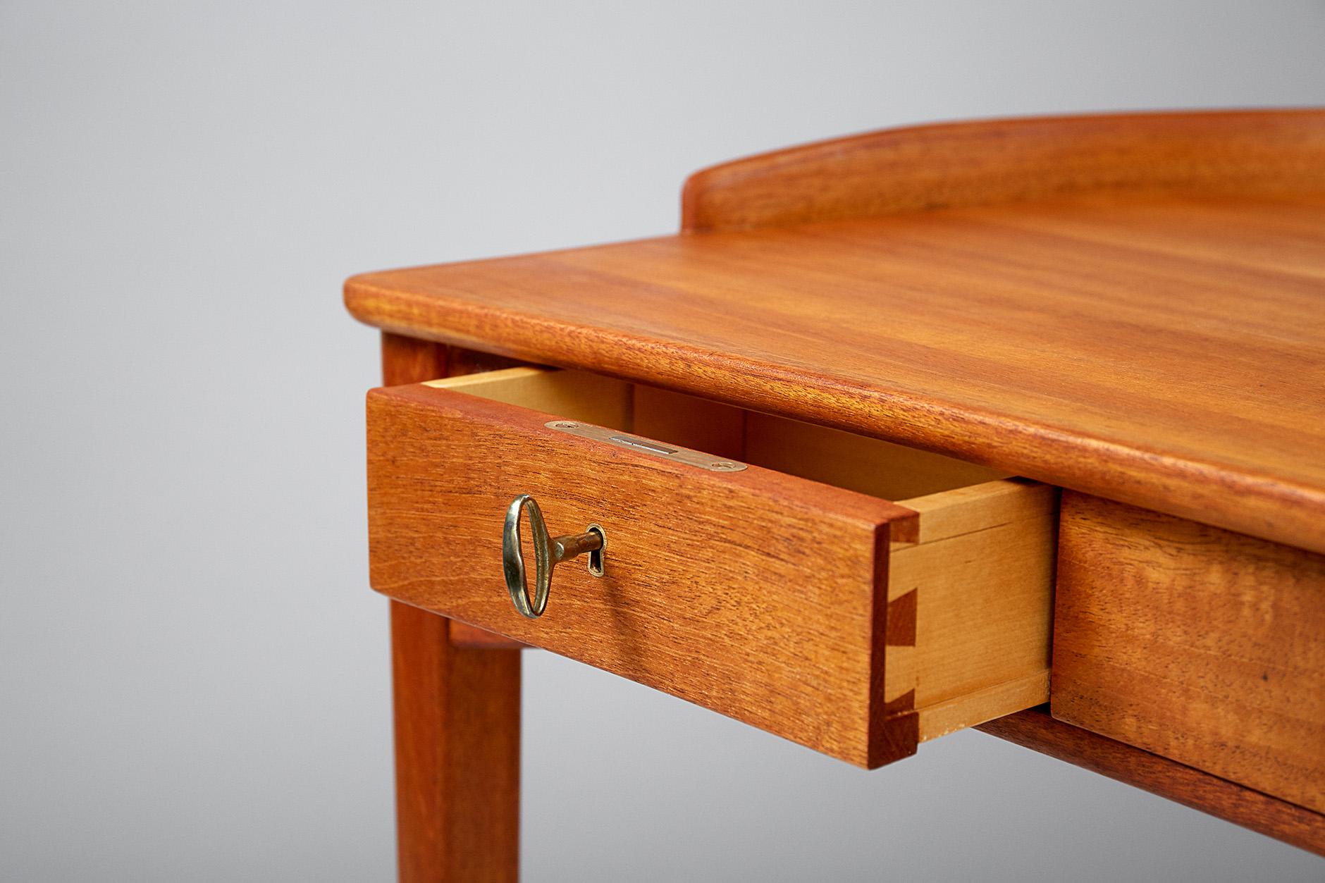 Carl Malmsten Birgitta Dressing Table, Mahogany In Excellent Condition In London, England