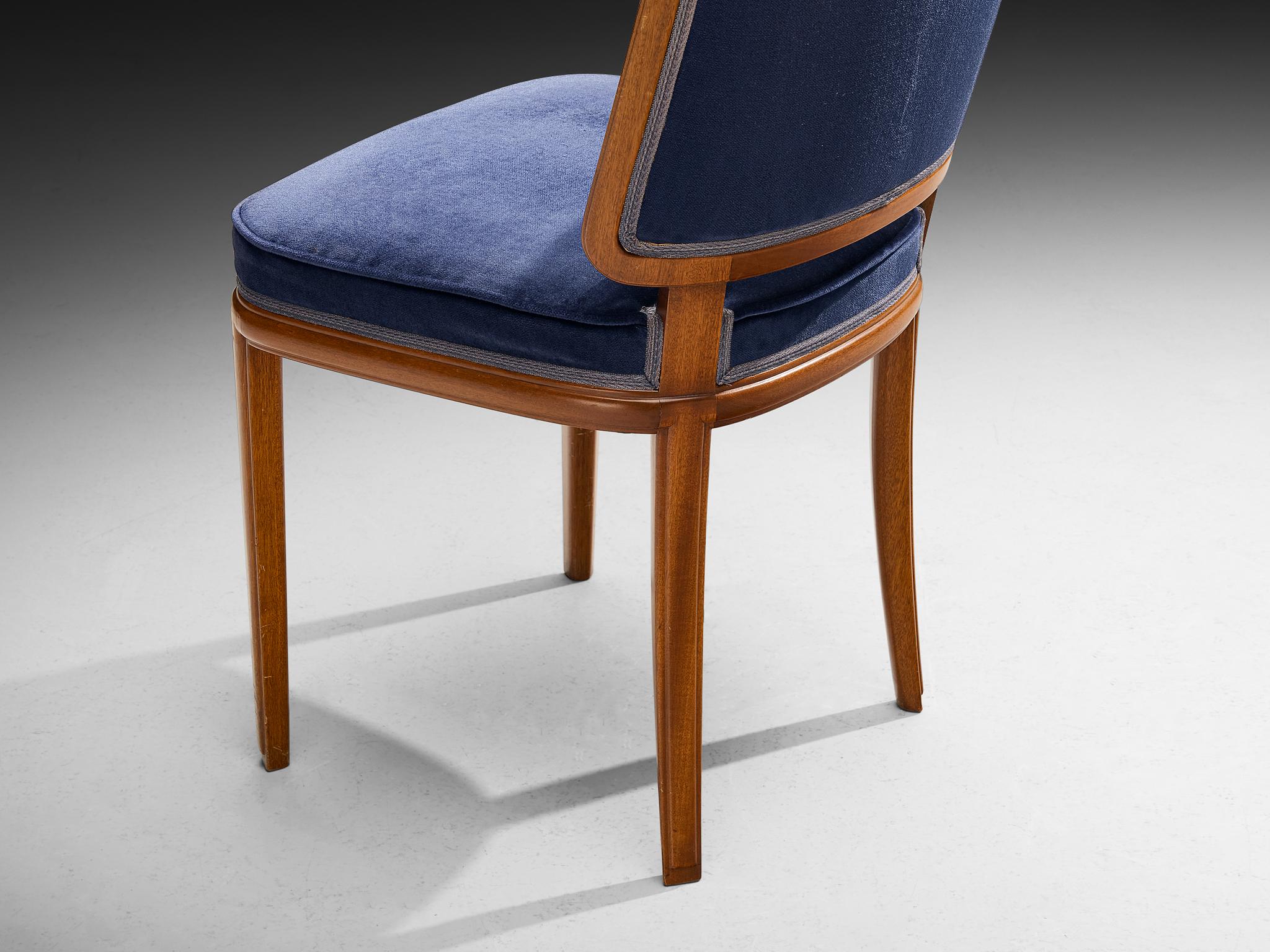 Silla de comedor Carl Malmsten de nogal y terciopelo azul Terciopelo en venta