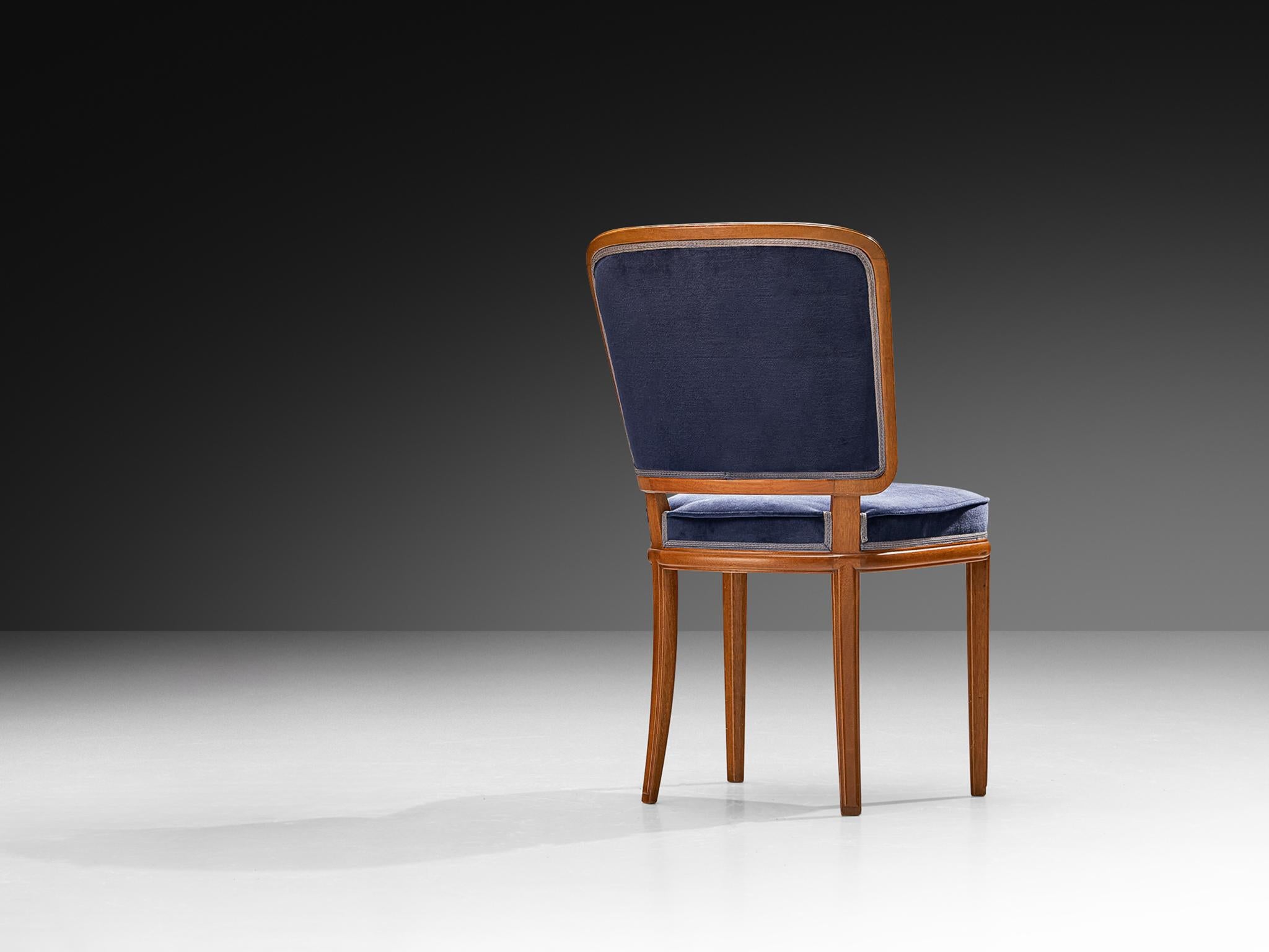 Silla de comedor Carl Malmsten de nogal y terciopelo azul en venta 1