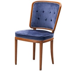 Silla de comedor Carl Malmsten de nogal y terciopelo azul