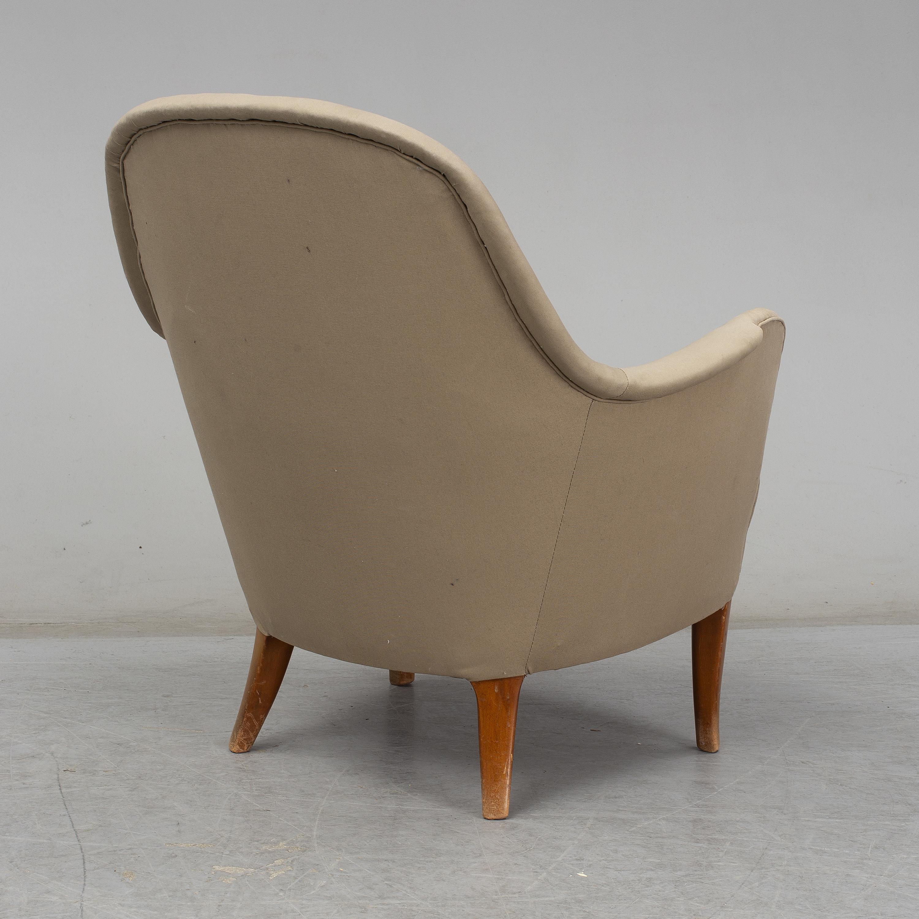 Carl Malmsten Easy Chair in Cream Upholstery In Good Condition In New York, NY