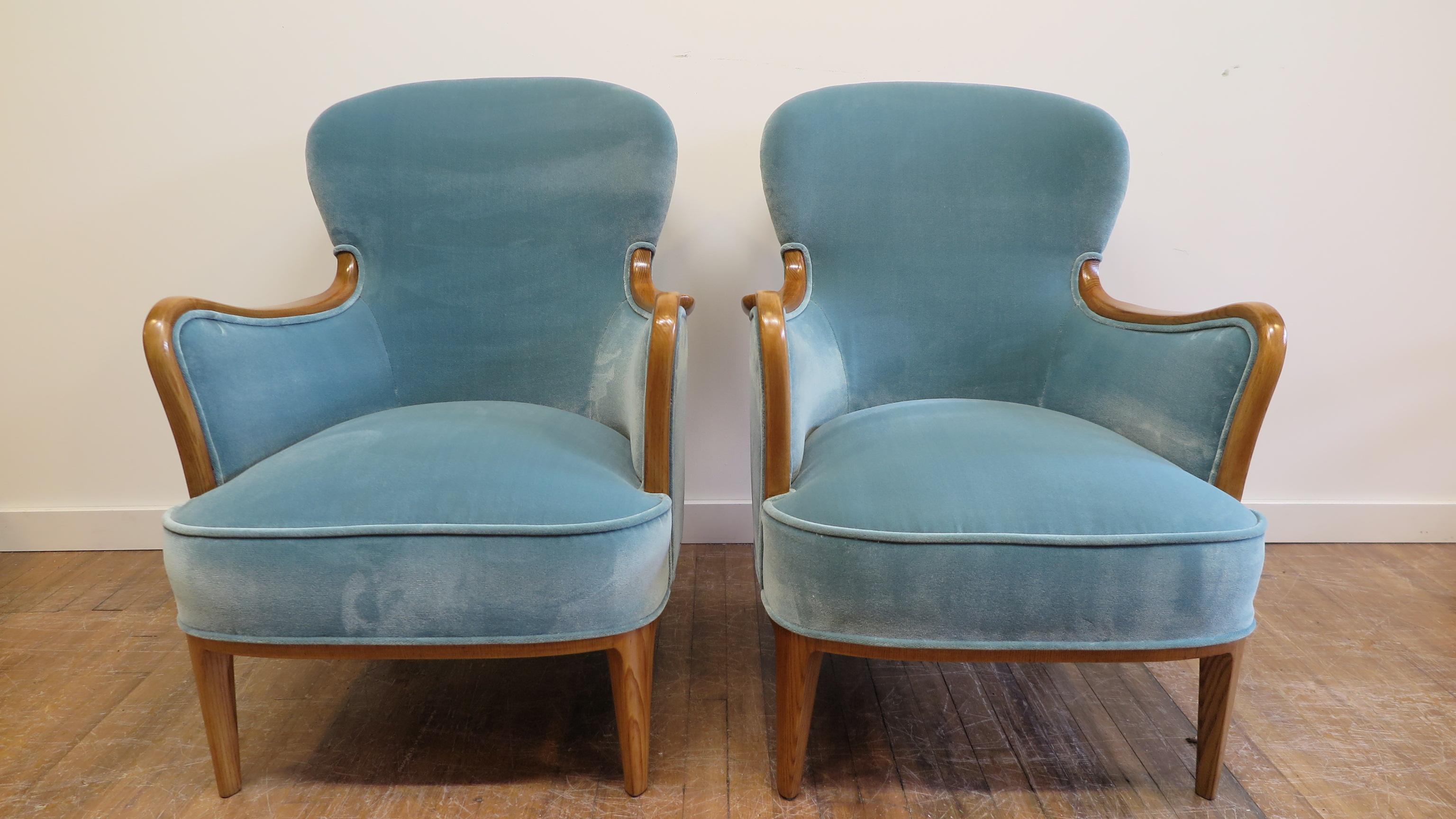 Pair of Carl Malmsten lounge chairs. Newly recovered in Robert Allen Duralee Mohair.
Meticulously restored, excellent condition. Very comfortable.