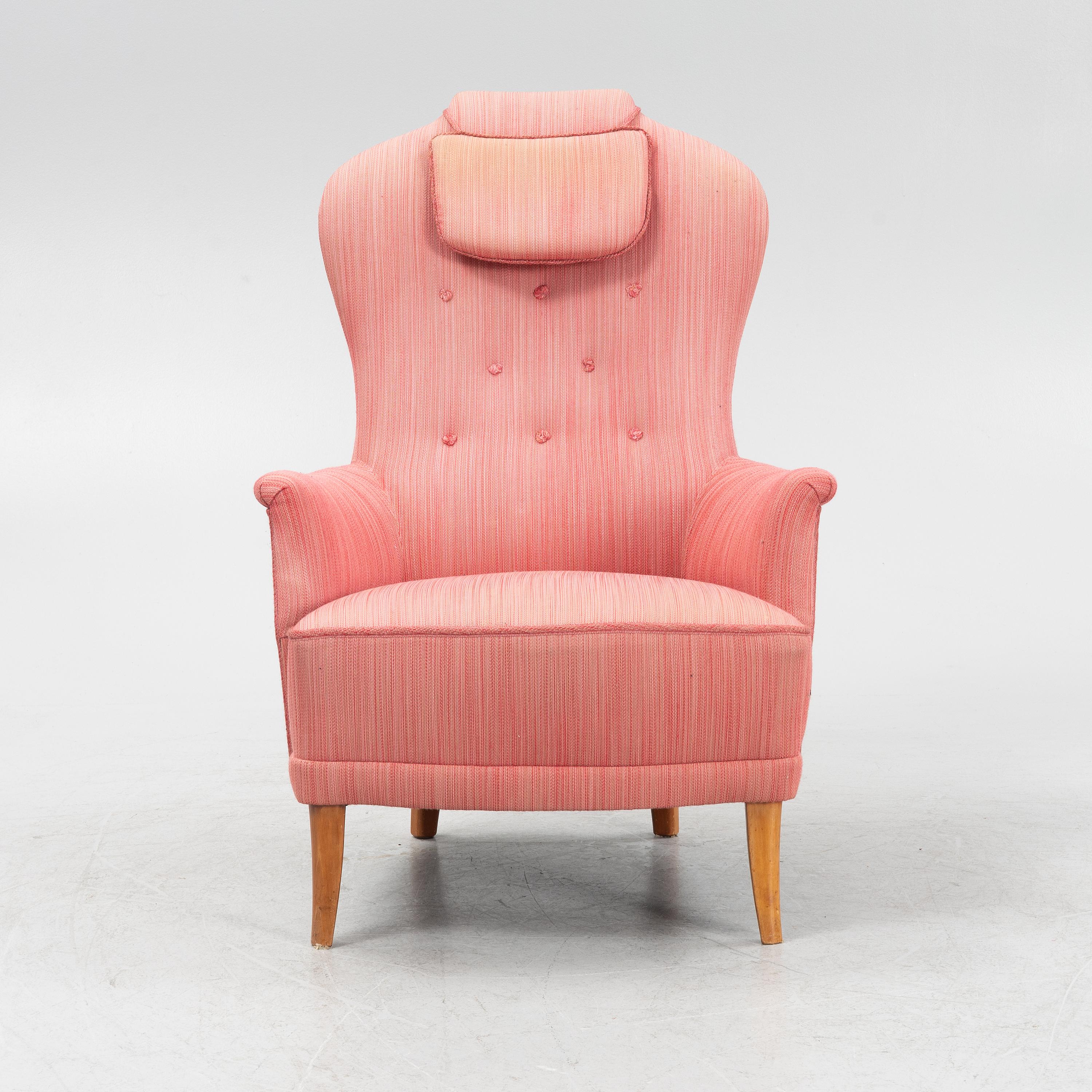 “Farmor” Armchairs by Carl Malmsten for O.H. Sjögren, Sweden circa 1957
Good condition, upholstered in light pink fabric

In the mid-1950s, Carl Malmsten awarded ten small furniture companies, mainly in Småland, the honour of making a series of some
