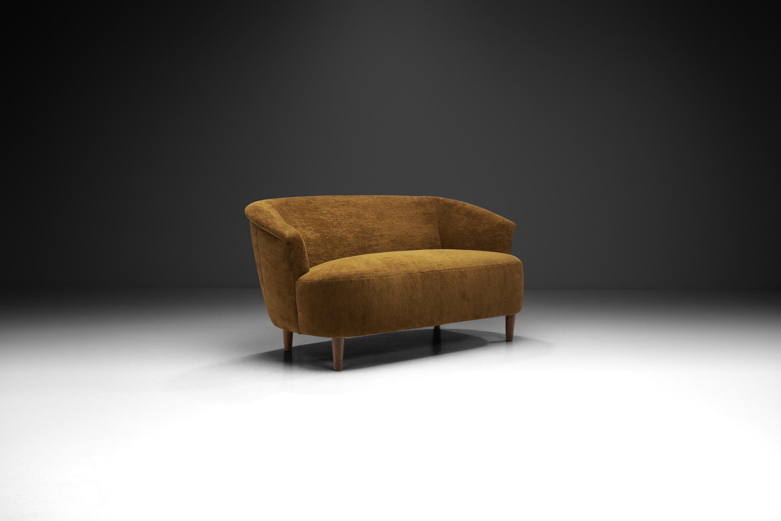 This Carl Malmsten sofa is called exactly what ABBA was called before they changed their name: Fästfolket. In the past, an engaged couple were often referred to as 'fixed people' in Sweden.

This type of sofa is often referred to as a loveseat,