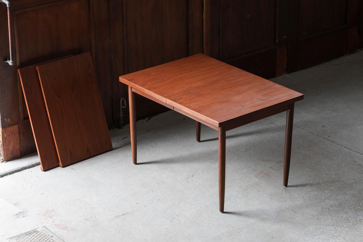 Mid-Century Modern Extendable dining table in teak wood, rectangular design