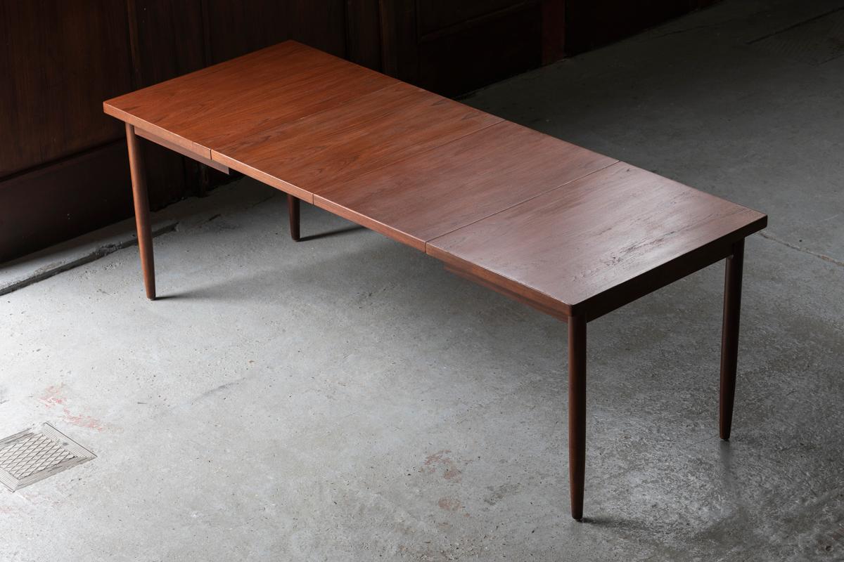 Danish Extendable dining table in teak wood, rectangular design