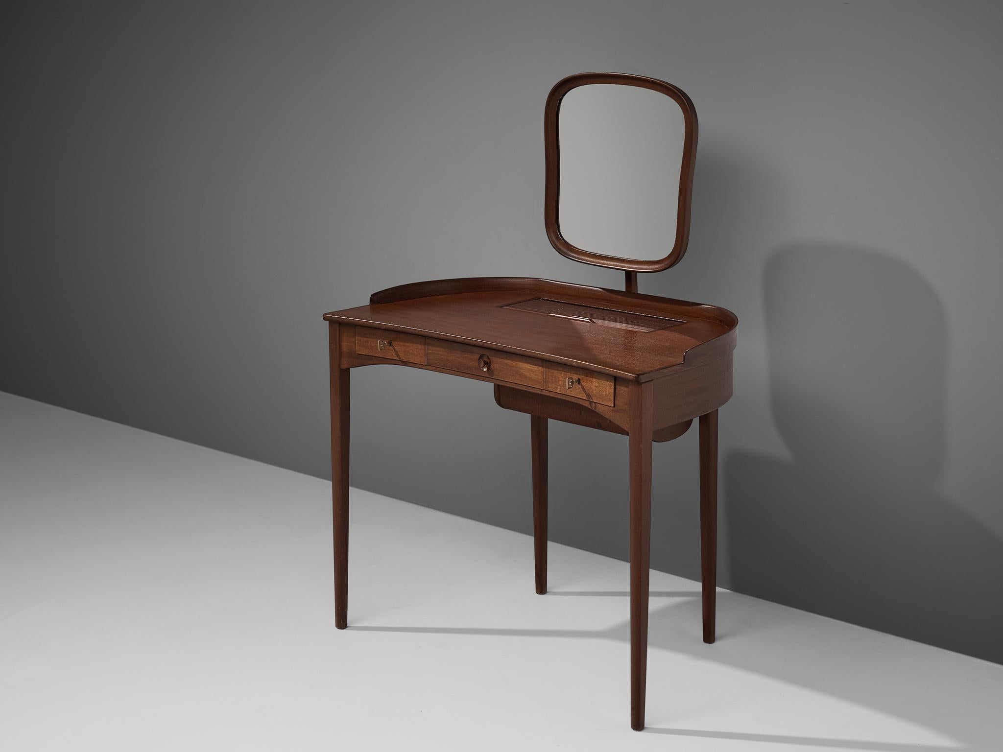 Carl Malmsten for Bodafors, dressing table 'Brigitta', mahogany, glass, Sweden, 1964

The 'Brigitta' dressing table by Swedish designer Carl Malmsten shows an elegant look. A half rounded table features two small lockable drawers and one big drawer