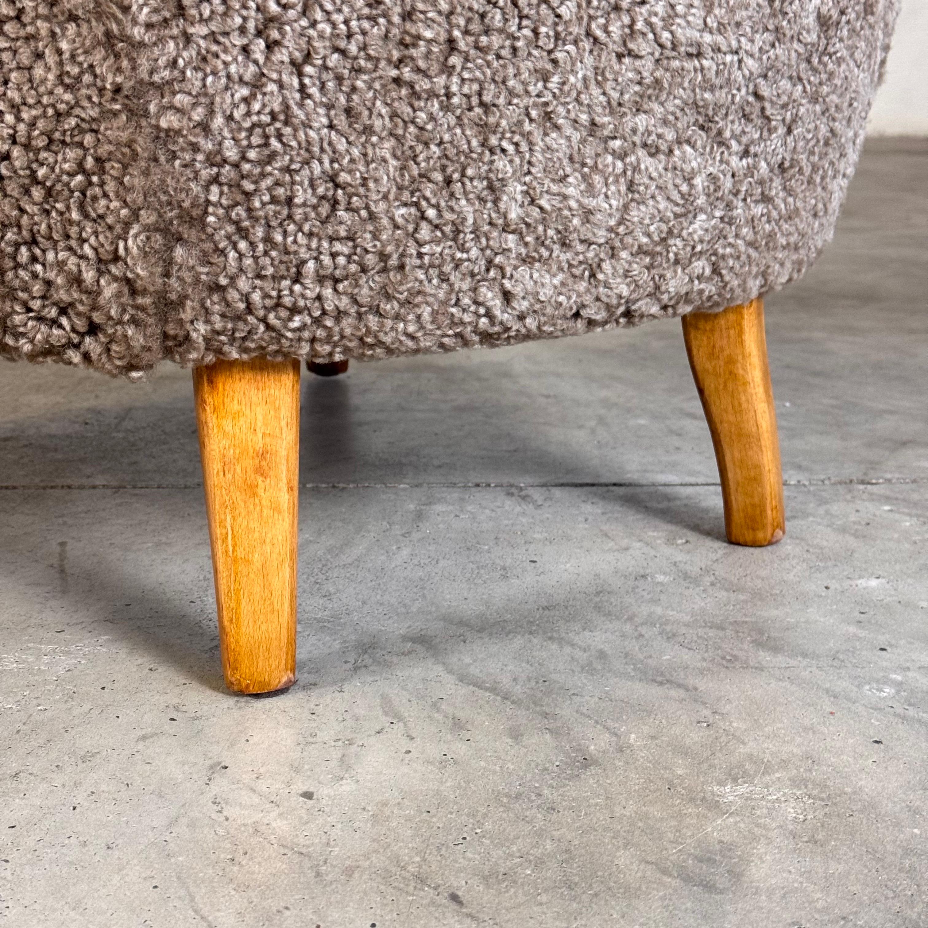 Carl Malmsten para O.H. Sillón Sjögren 'Farmor' en lana de cordero gris, años 50 en venta 5