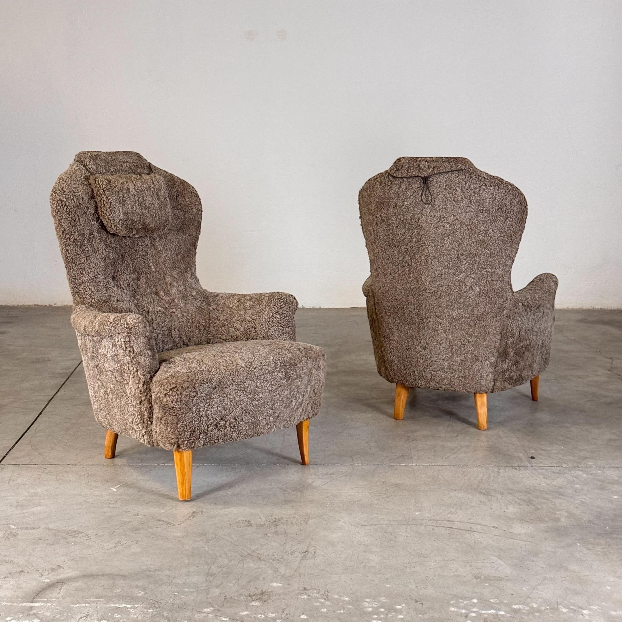 Carl Malmsten para O.H. Sillón Sjögren 'Farmor' en lana de cordero gris, años 50 Hecho a mano en venta