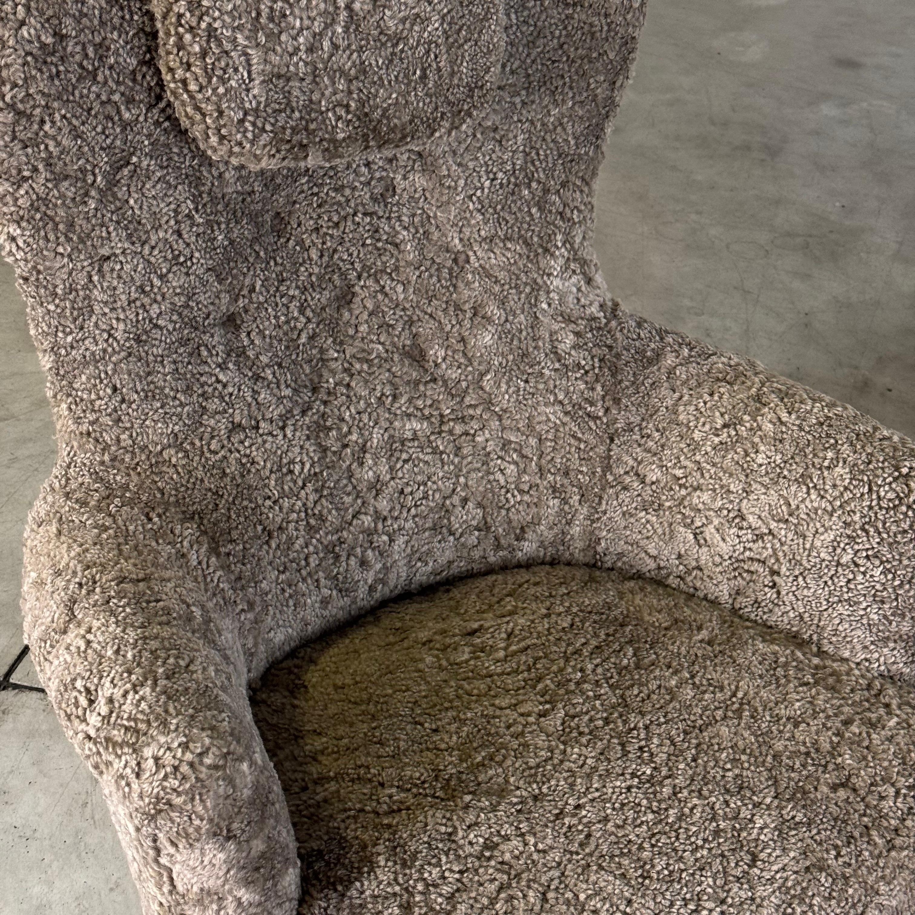 Carl Malmsten para O.H. Sillón Sjögren 'Farmor' en lana de cordero gris, años 50 en venta 1