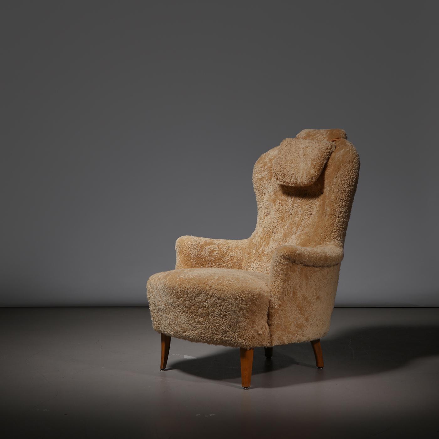 Carl Malmsten für O.H. Sjögren 'Farmor' Sessel aus Honey Schafsfell, 1950er Jahre im Angebot 1