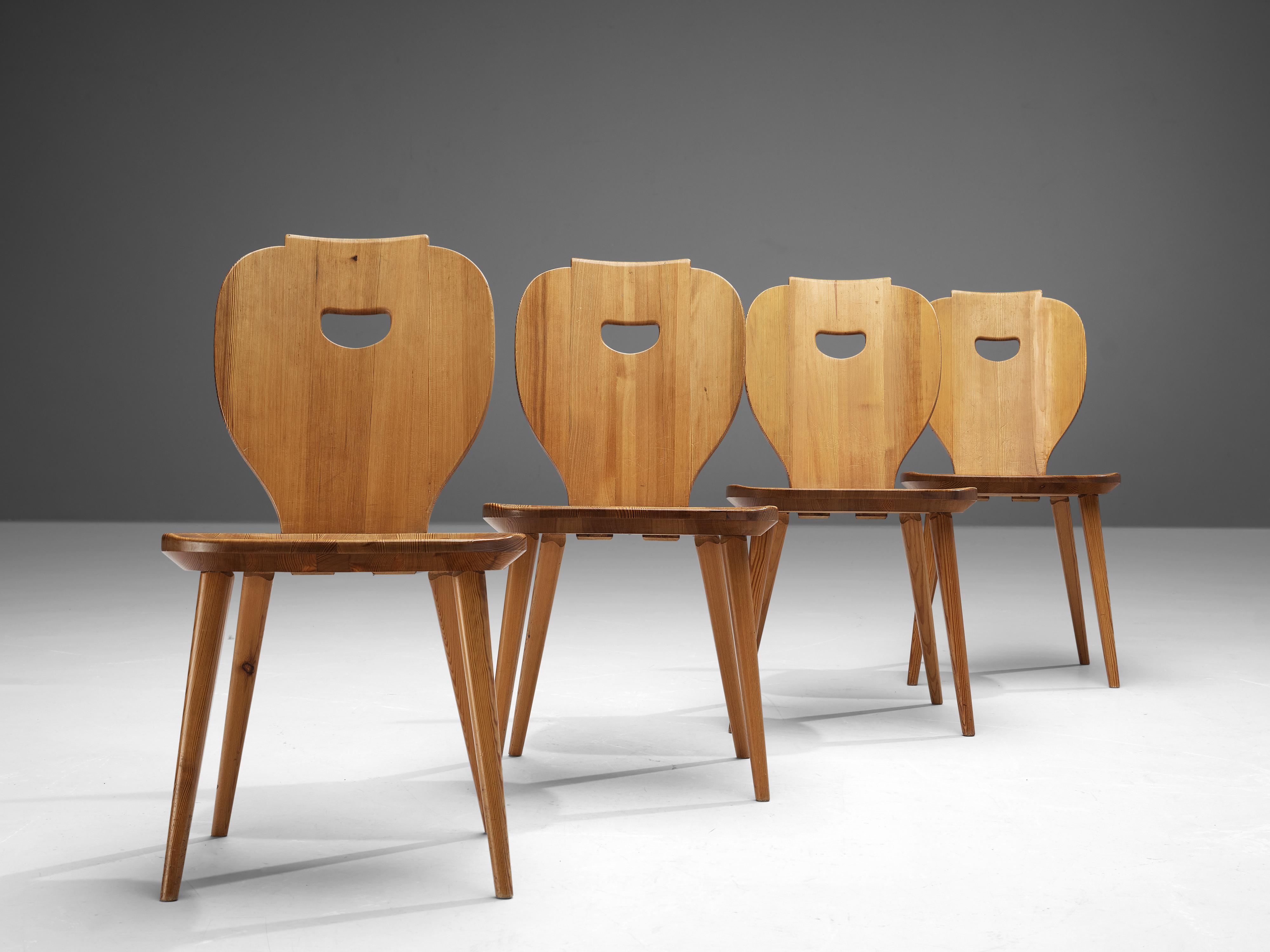 Carl Malmsten for Svensk Fur Ensemble de quatre chaises de salle à manger 'Sörgården' en pin massif en vente 1