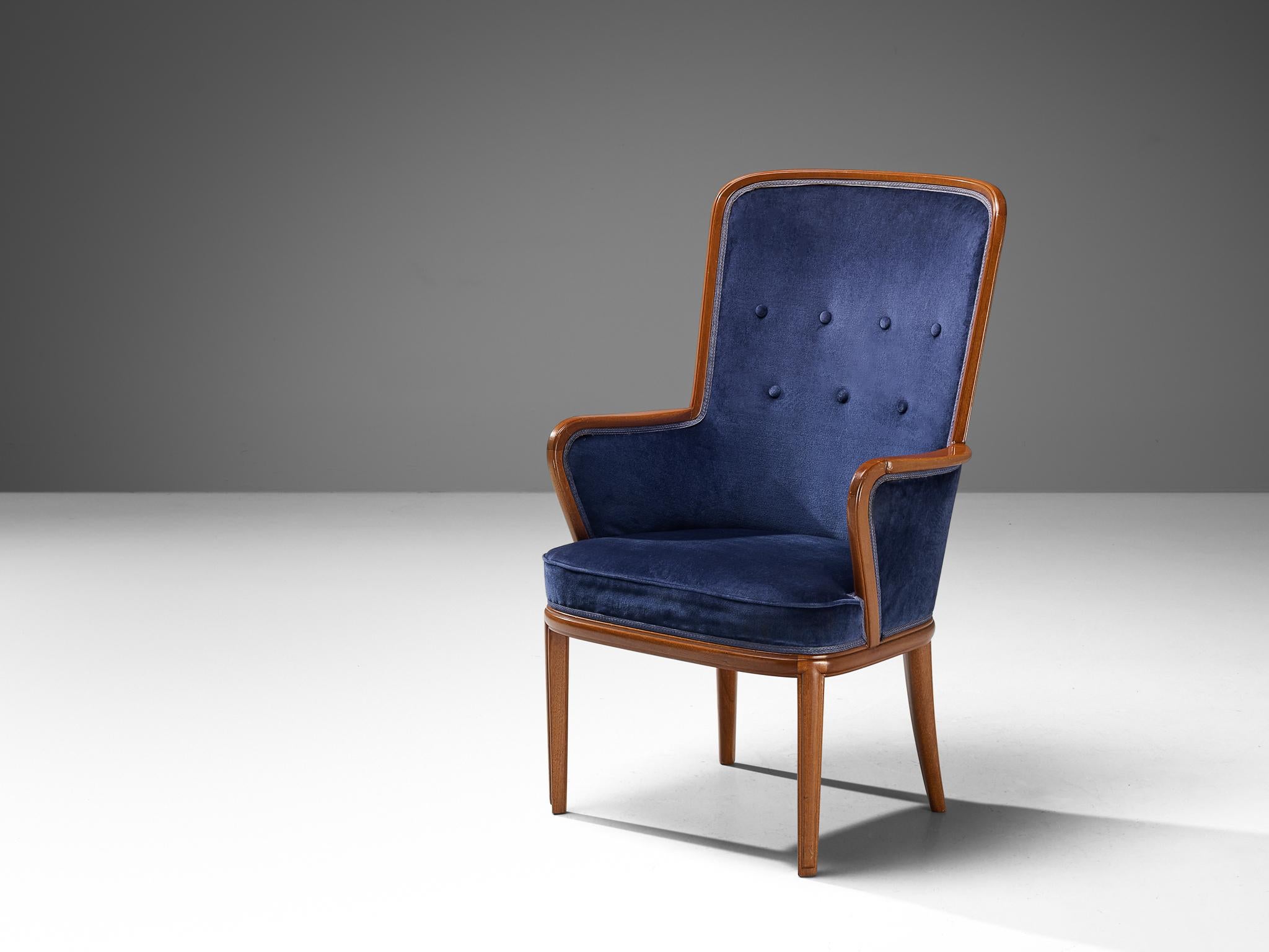 Carl Malmsten, Hochlehnstuhl, Mahagoni, Messing, Leder, Schweden, 1940er Jahre

Stuhl mit hoher Rückenlehne, entworfen vom schwedischen Designer Carl Malmsten. Dieser Stuhl ist aus einem warmen Mahagoniholz gefertigt, dessen schöne Maserung zum