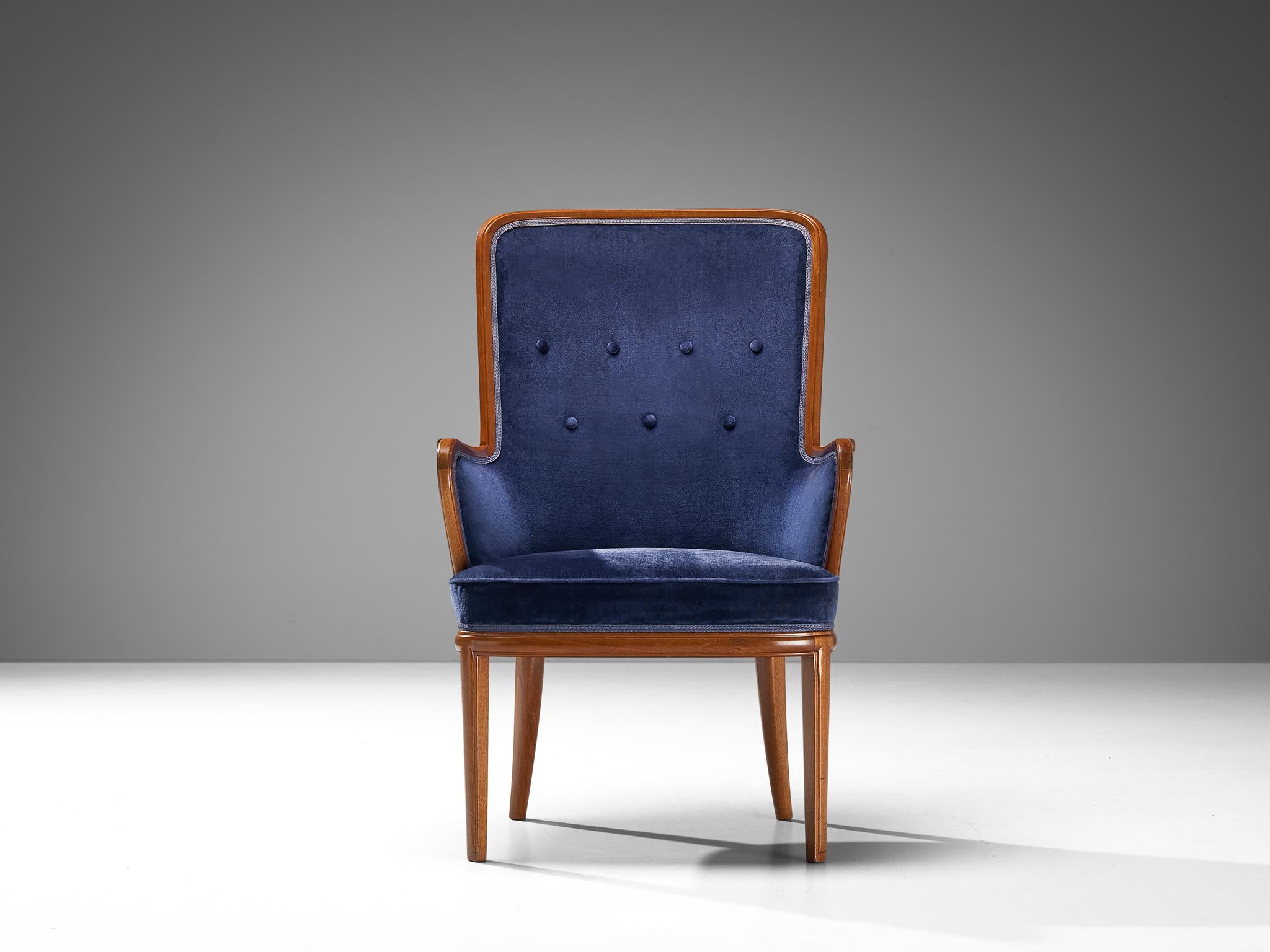 Carl Malmsten-Stuhl mit hoher Rückenlehne aus Mahagoni und blauer Polsterung  im Zustand „Gut“ im Angebot in Waalwijk, NL