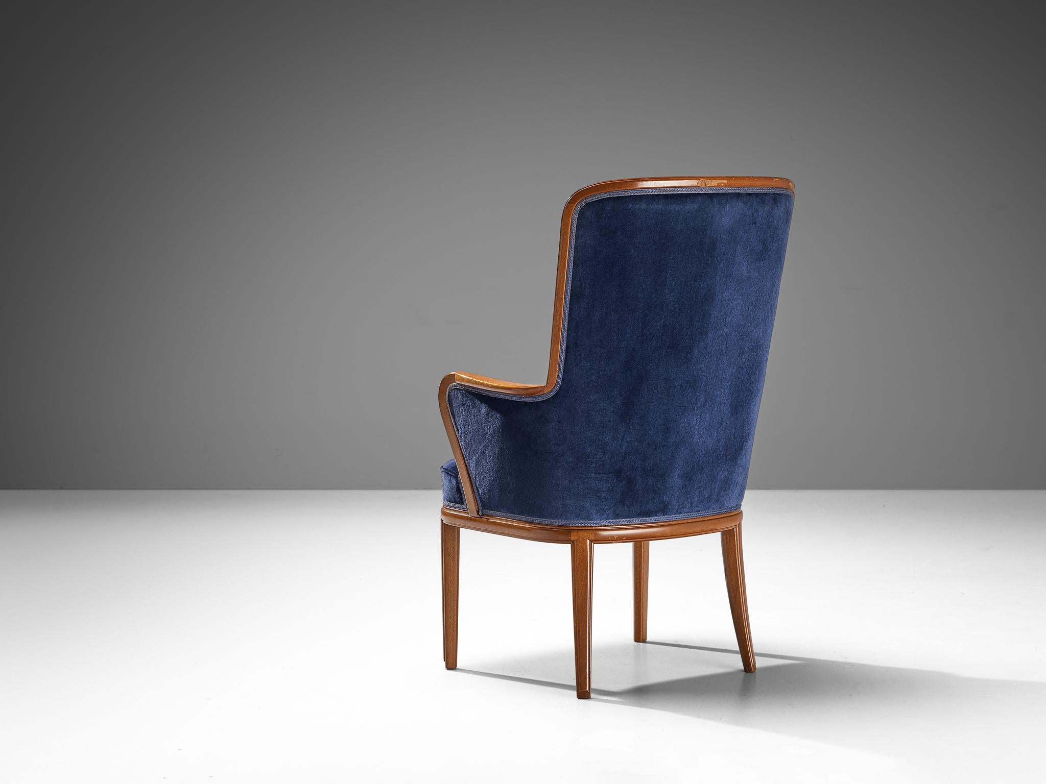 Carl Malmsten-Stuhl mit hoher Rückenlehne aus Mahagoni und blauer Polsterung  (Stoff) im Angebot