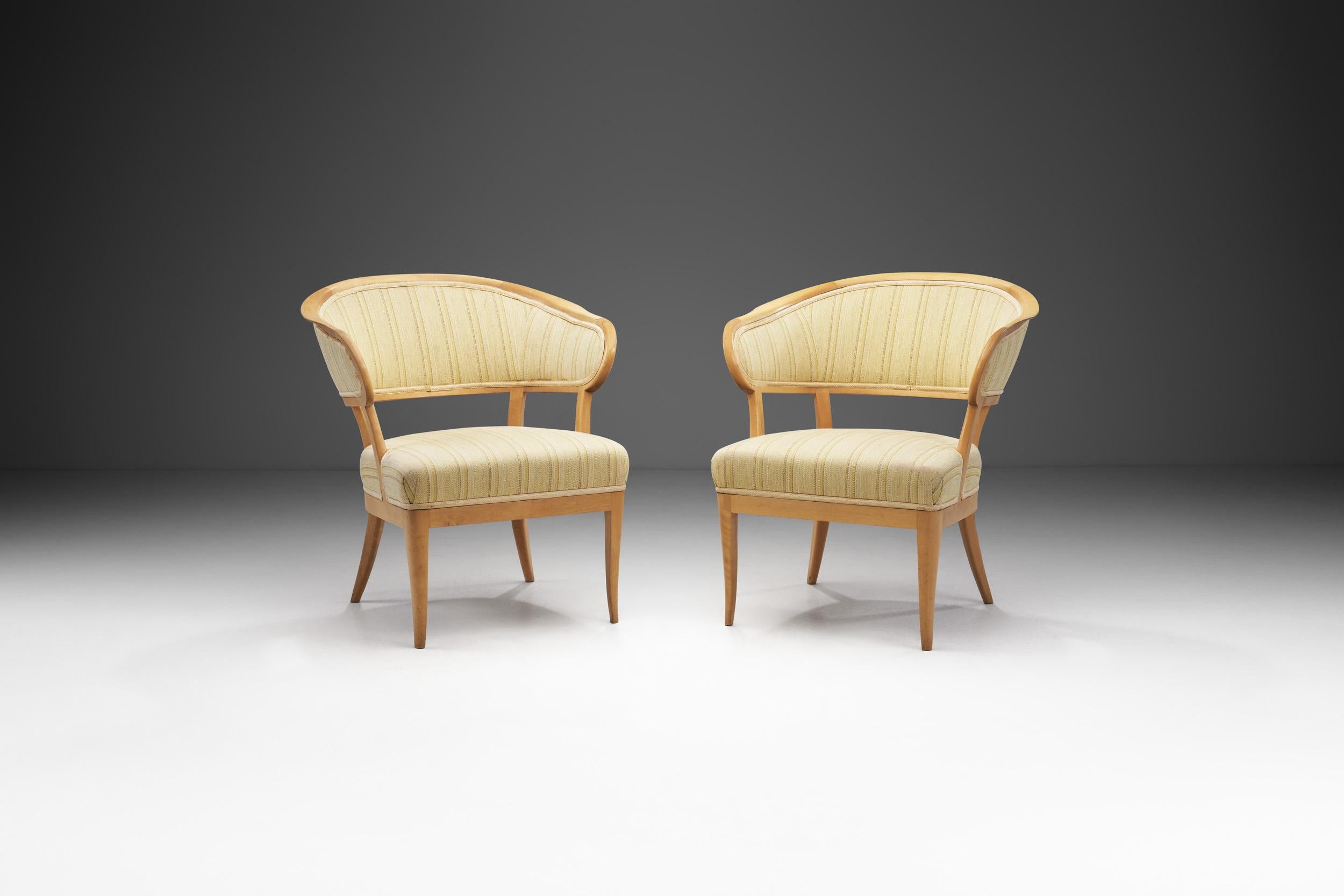 “Jonas Love” is an iconic model that was the inspiration behind Malmsten’s several “count” chairs. With a klismos-style curved back, this pair of armchairs is the result of the work of the joinery workshop suited to artisanal production that