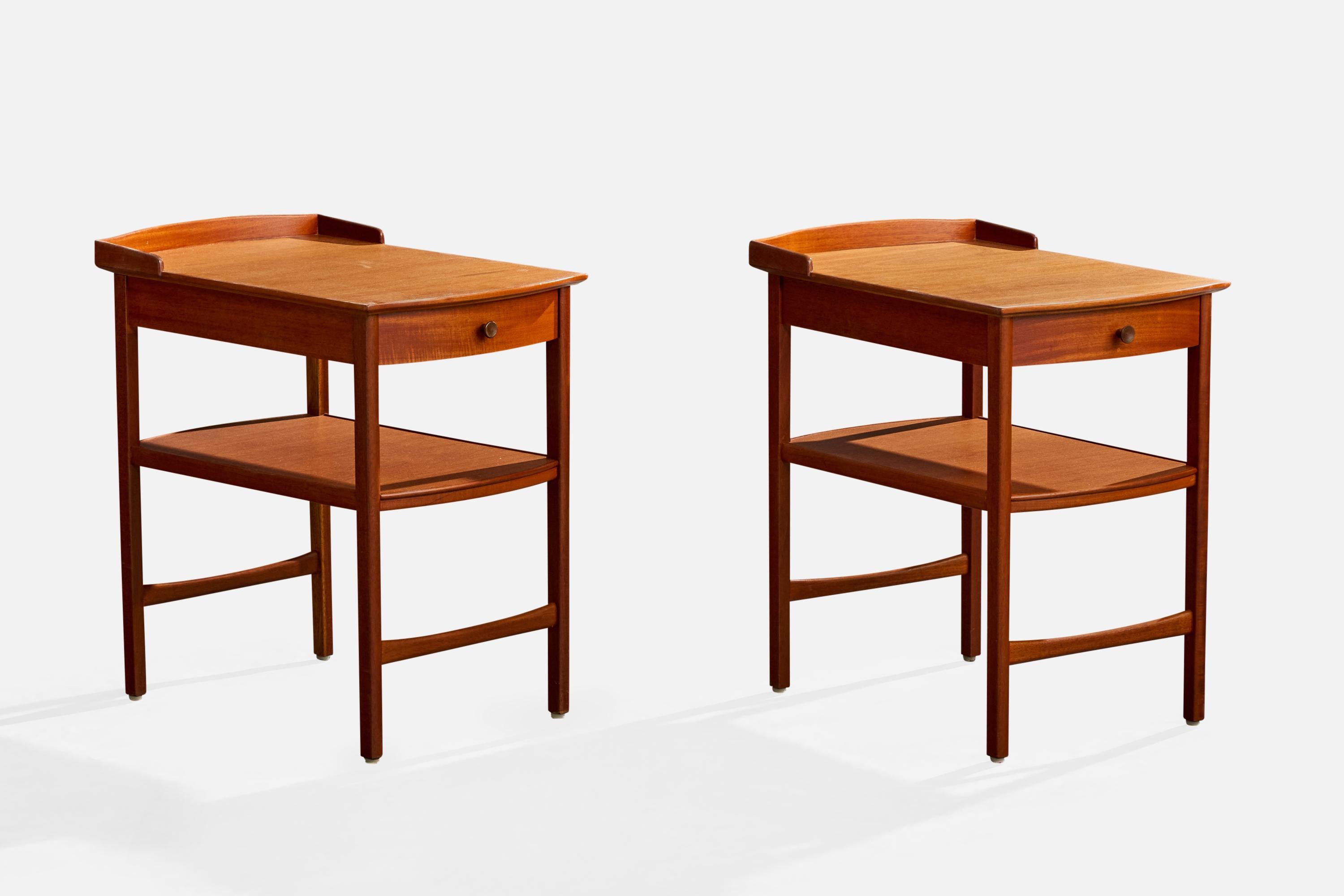 A pair of teak nightstands designed by Carl Malmsten and produced by Bodafors, Sweden, c. 1950s.

Natural cracking to tabletop trim.

Minor to moderate wear inside drawers.

Overall Dimensions (inches): 24.55