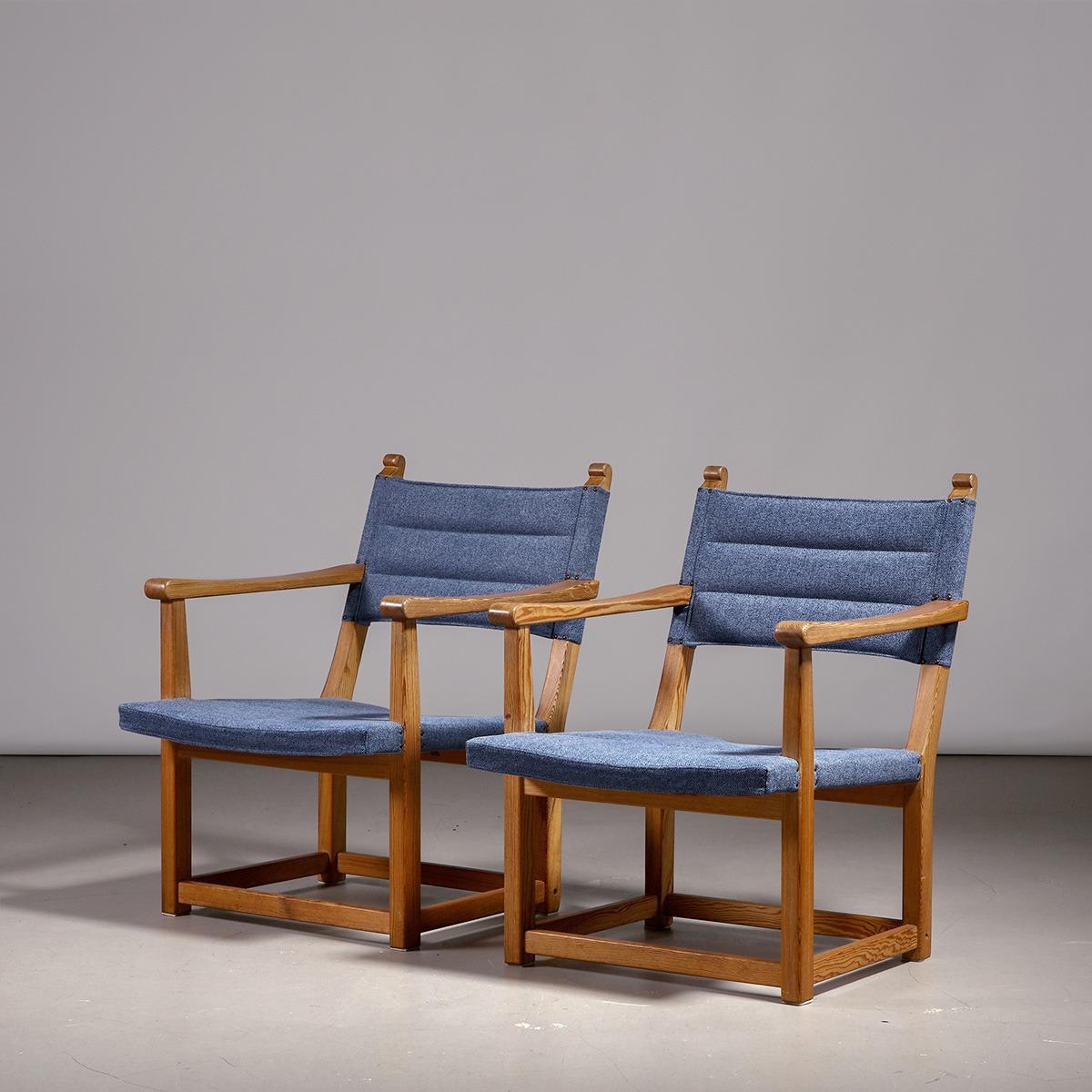 Pair of 'Hängsits' armchairs, designed by Carl Malmsten in Sweden, 1947. Solid pine, recently reupholstered in blue fabric. Marked 'CM' to the underside.

Dimensions:
Height: 78 cm / 30.71 in
Width: 58 cm / 22.83 in
Depth: 70 cm / 27.56 in
Seat