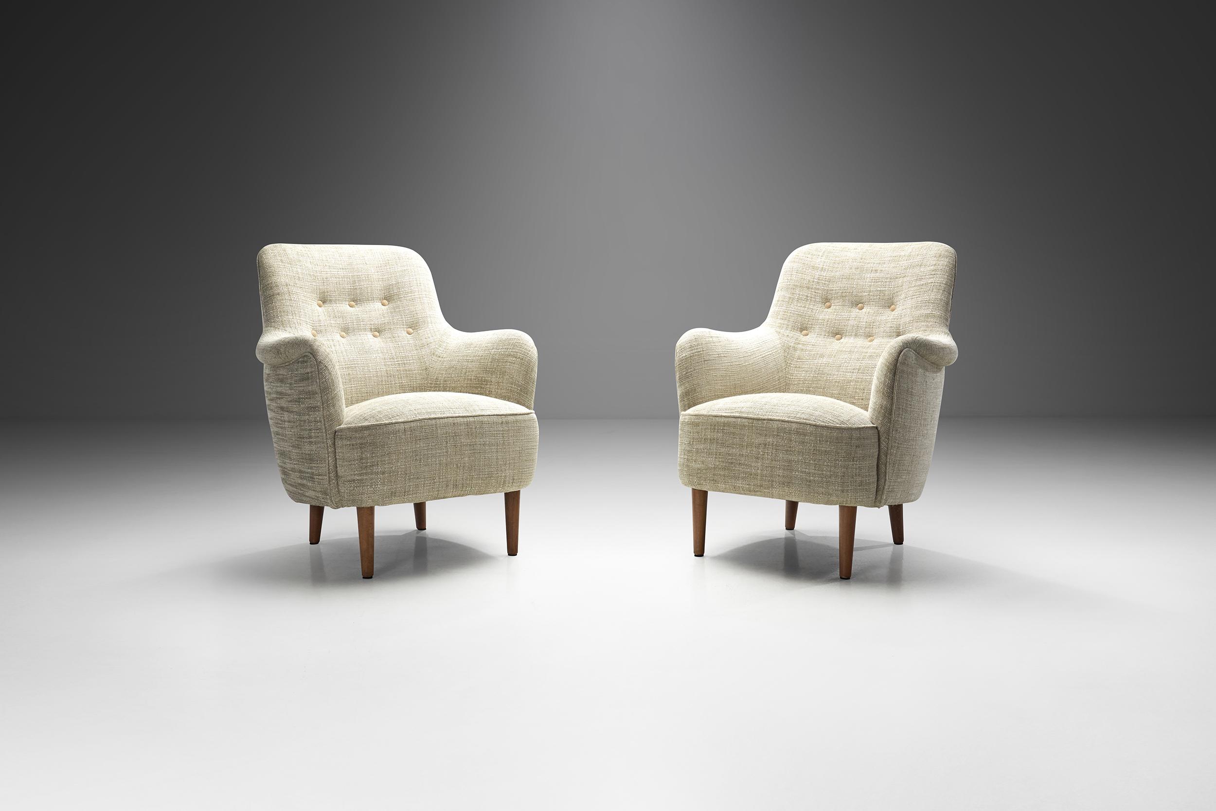“Samsas” is for many the most associated model with Carl Malmsten. The designer devoted his life to the renewal of traditional Swedish craftsmanship, inspired by Swedish country manors and rustic styles. In this spirit, Samsas is today regarded as