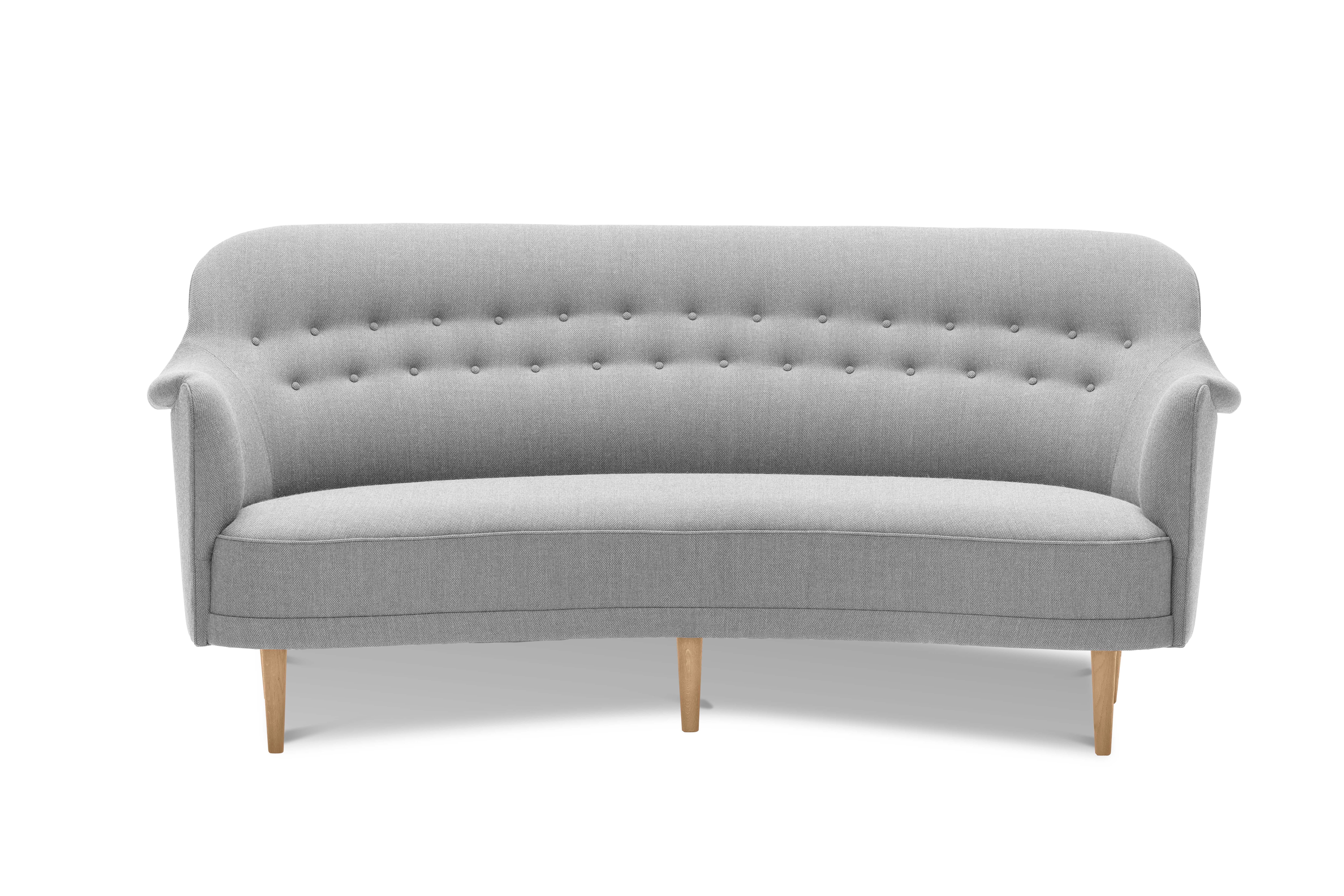 Samsas a été conçu en 1960 et est considéré comme l'élément le plus typique des meubles rembourrés de Carl Malmsten. Le modèle Samsas est une évolution du modèle original de fauteuil Konsert, que Carl Malmsten a conçu pour la salle de concert de