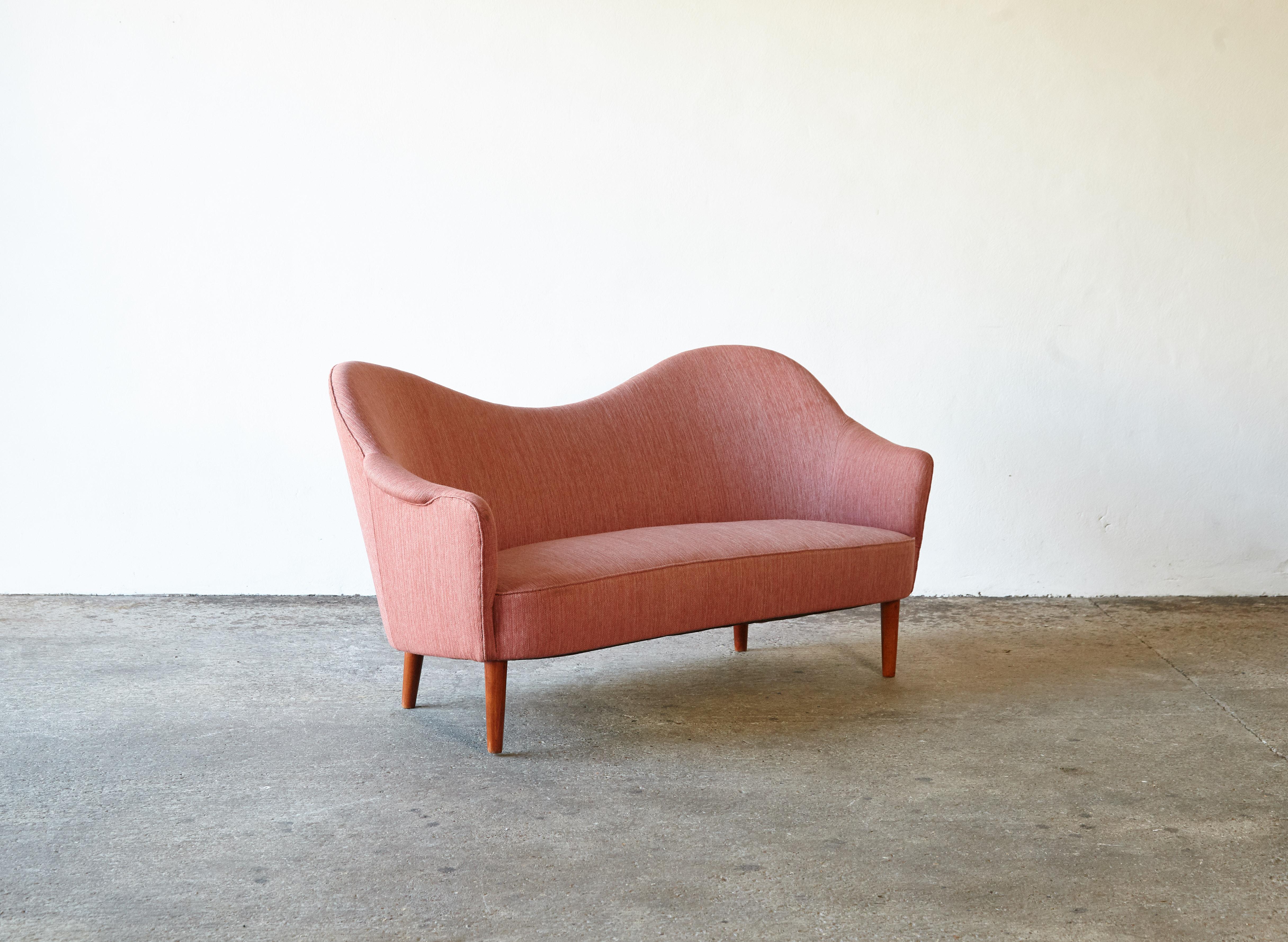 Carl Malmsten mid-20th century Samspel sofa / loveseat, produced by O.H. Sjogren, Sweden. Similar to Finn Juhls designs from the same era. Original fabric in good condition.