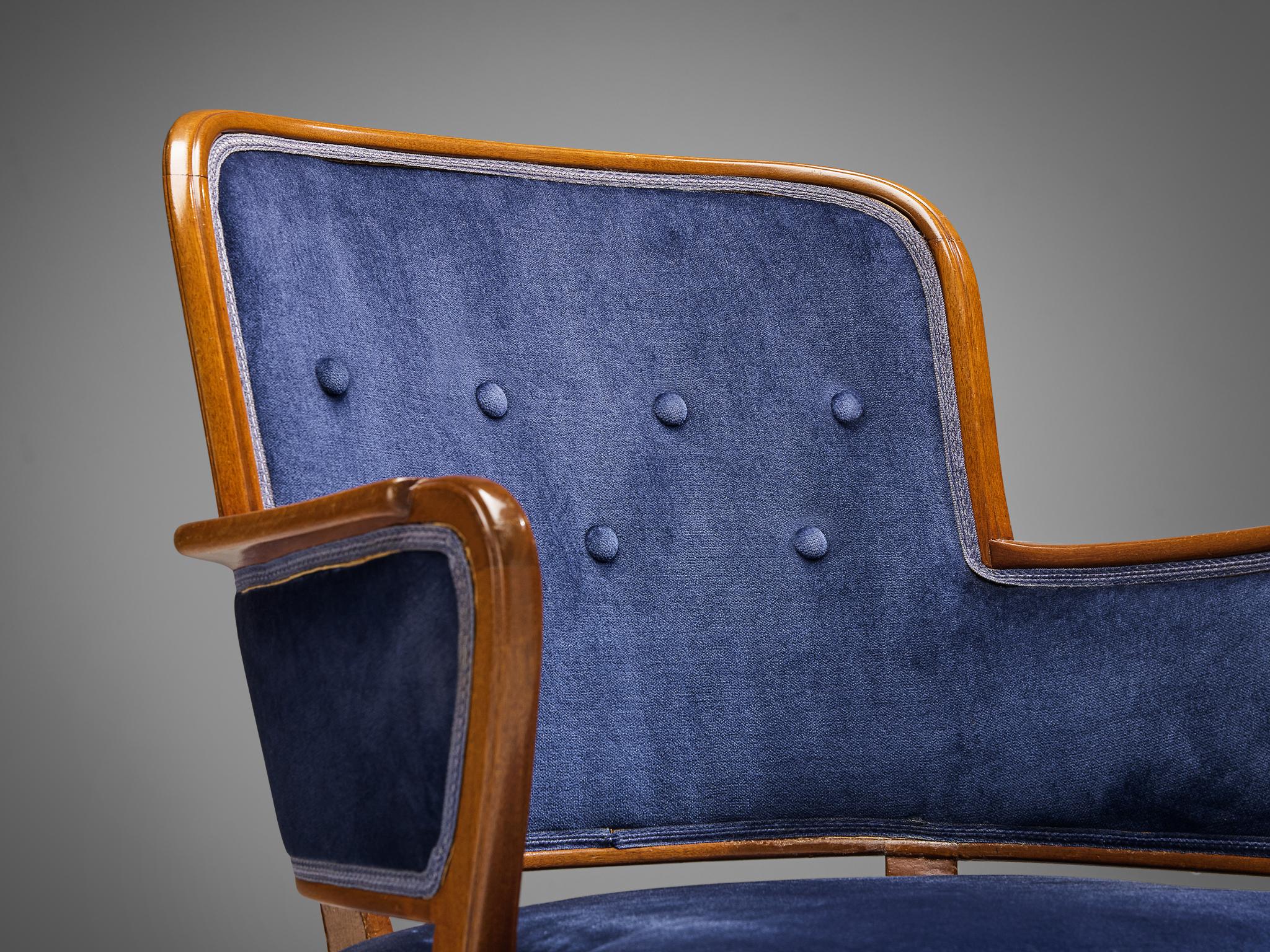Ensemble de huit fauteuils Carl Malmsten en acajou et tissu bleu en vente 2