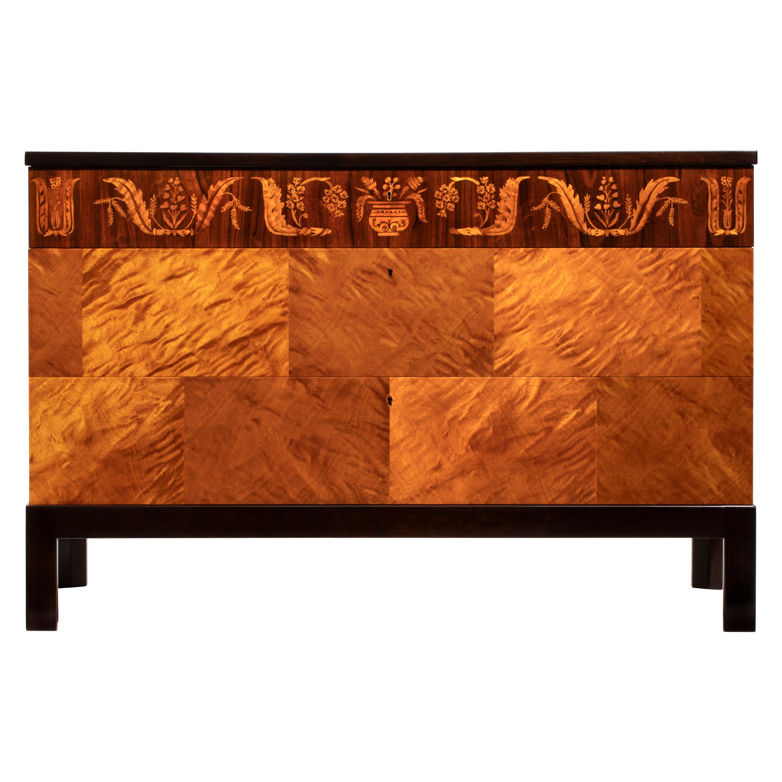 Commode suédoise à trois tiroirs en merisier et palissandre de la période Grace, Carl Malmsten en vente