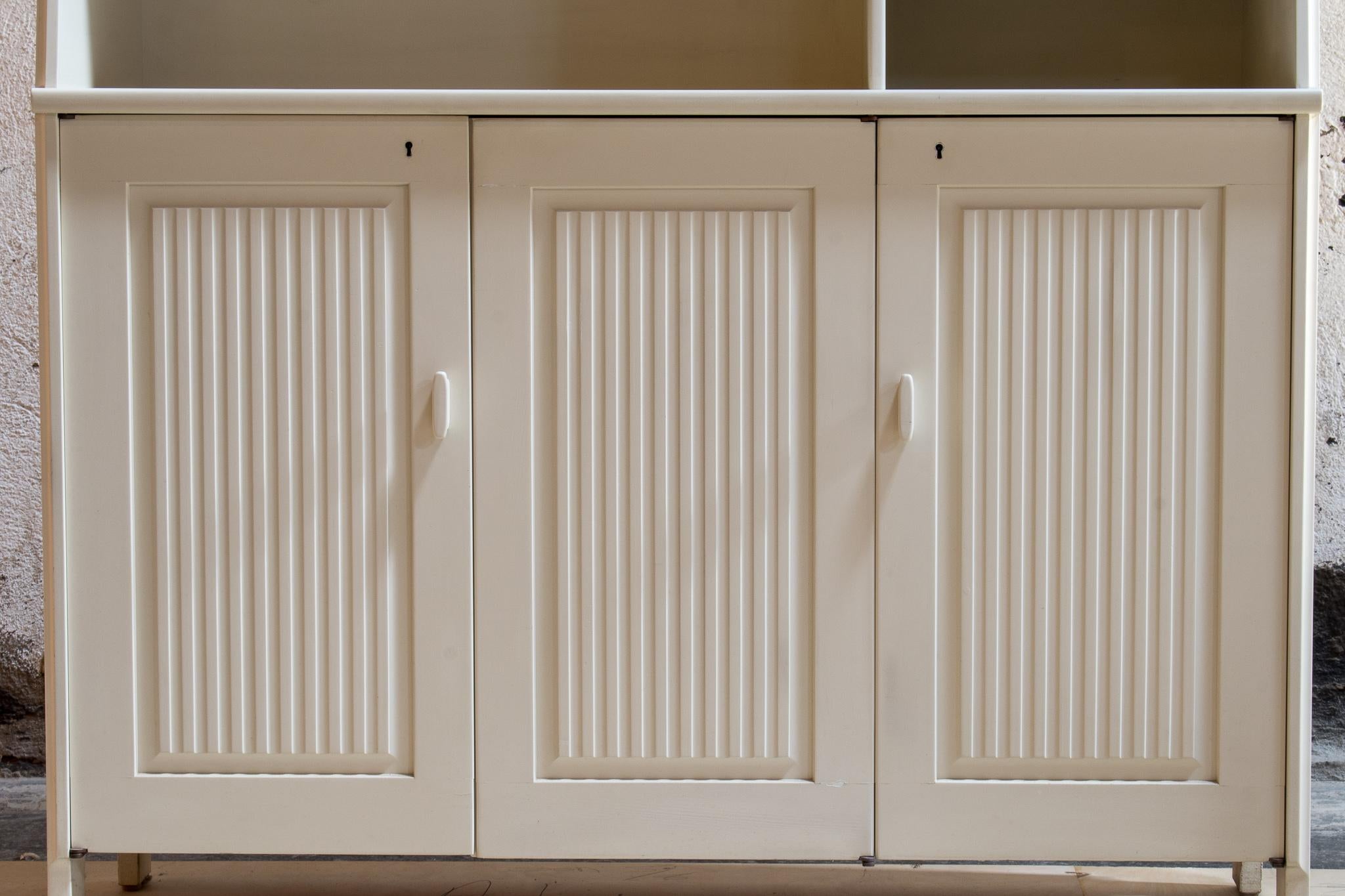 Carl Malmsten 'Vardags' Swedish Modern Bookcase With Storage Cabinet In Good Condition For Sale In Atlanta, GA
