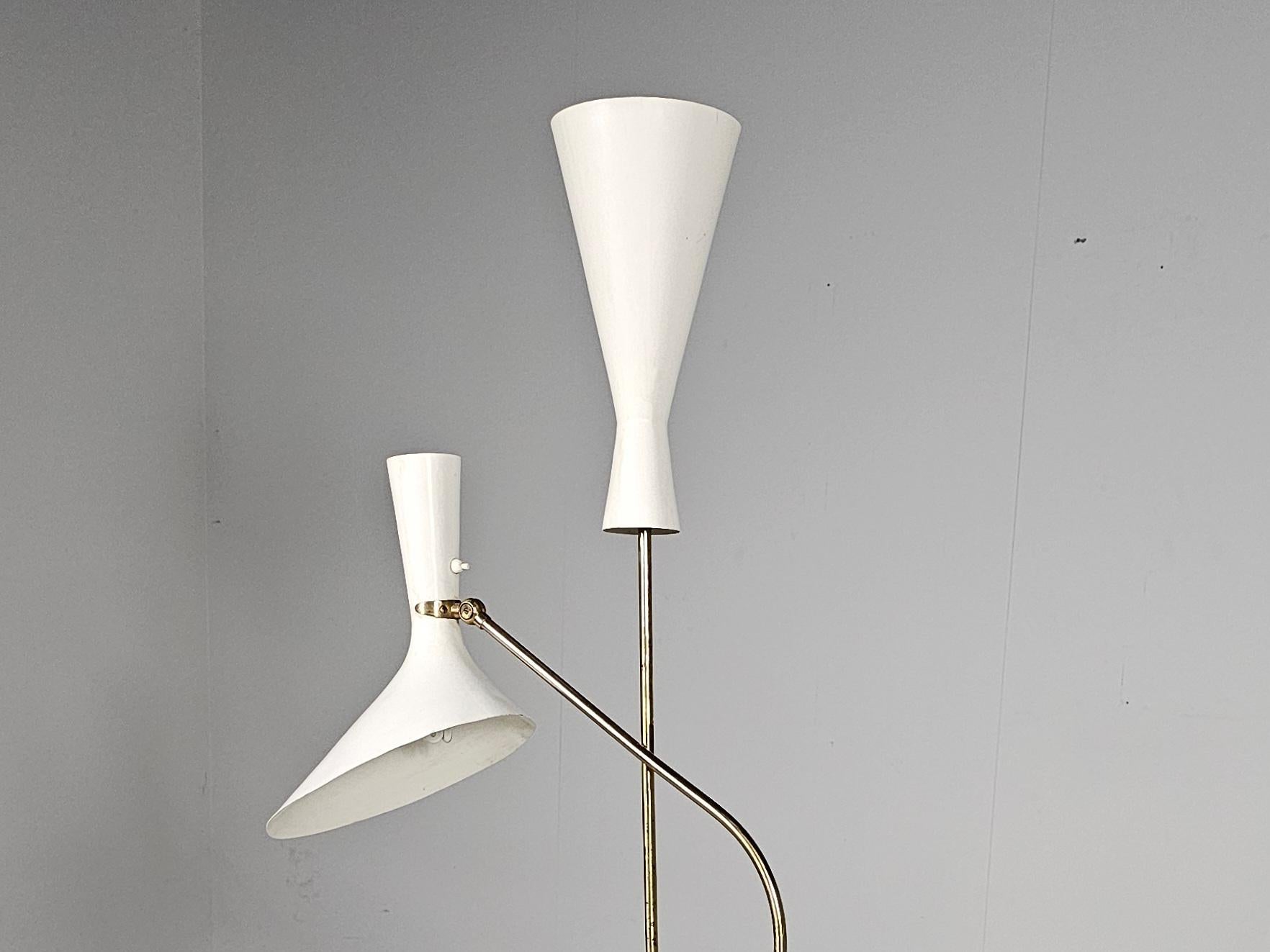 Milieu du XXe siècle Lampadaire Carl Moore en laiton pour BAG Turgi, années 1950 en vente