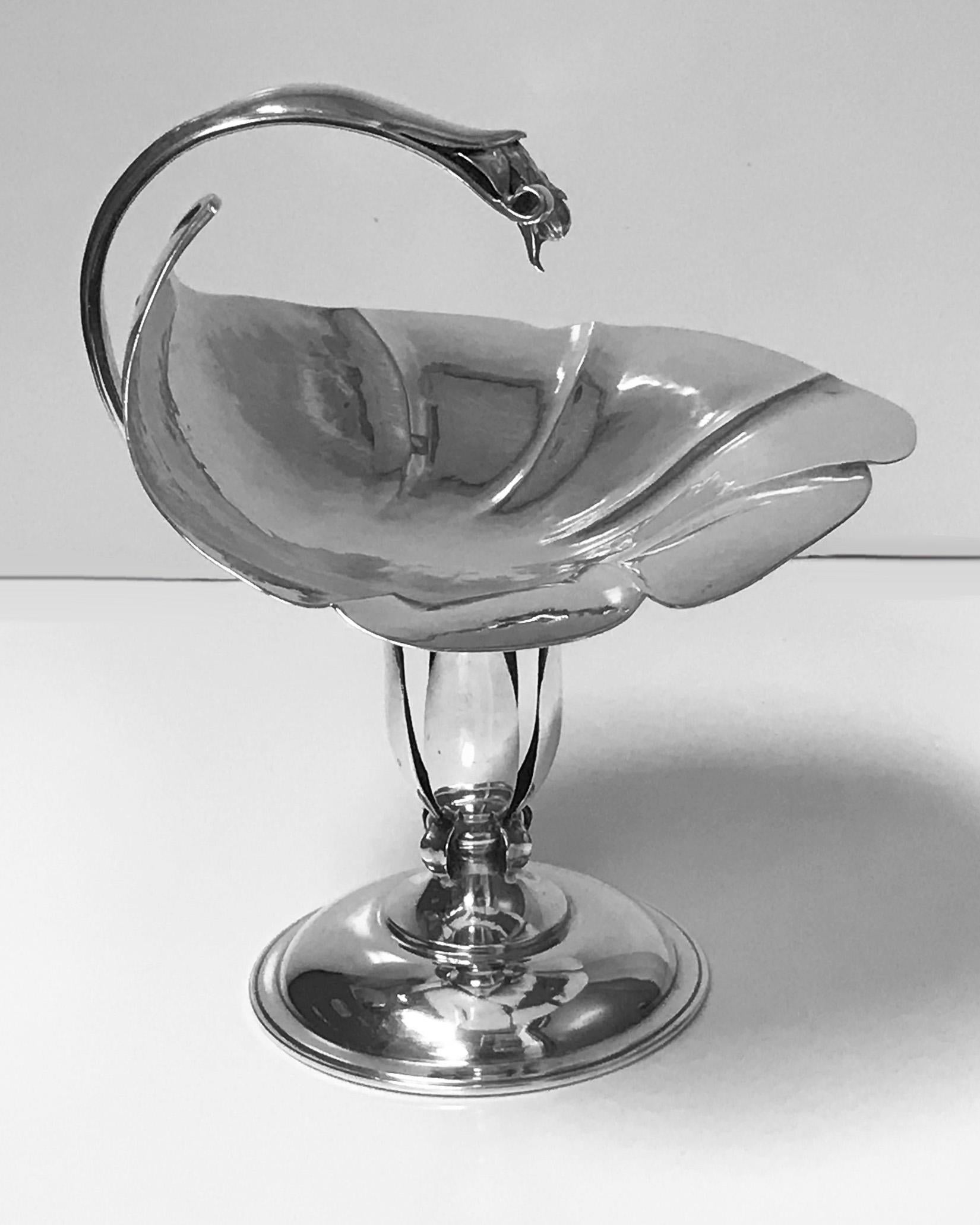 Carl Paul Petersen sterling silver large compote, Montreal, circa 1940. In the style of Georg Jensen, with a leaf-shaped bowl hammered finish, curved handle terminating in bud leaf, supported by four upright petals above surround of lower petals, on