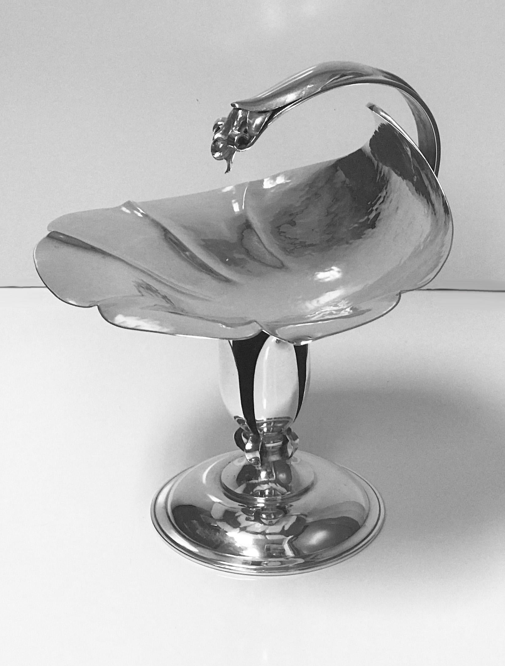 Carl Paul Petersen Sterling Silver Large Compote, Montreal, circa 1940 In Good Condition In Toronto, Ontario