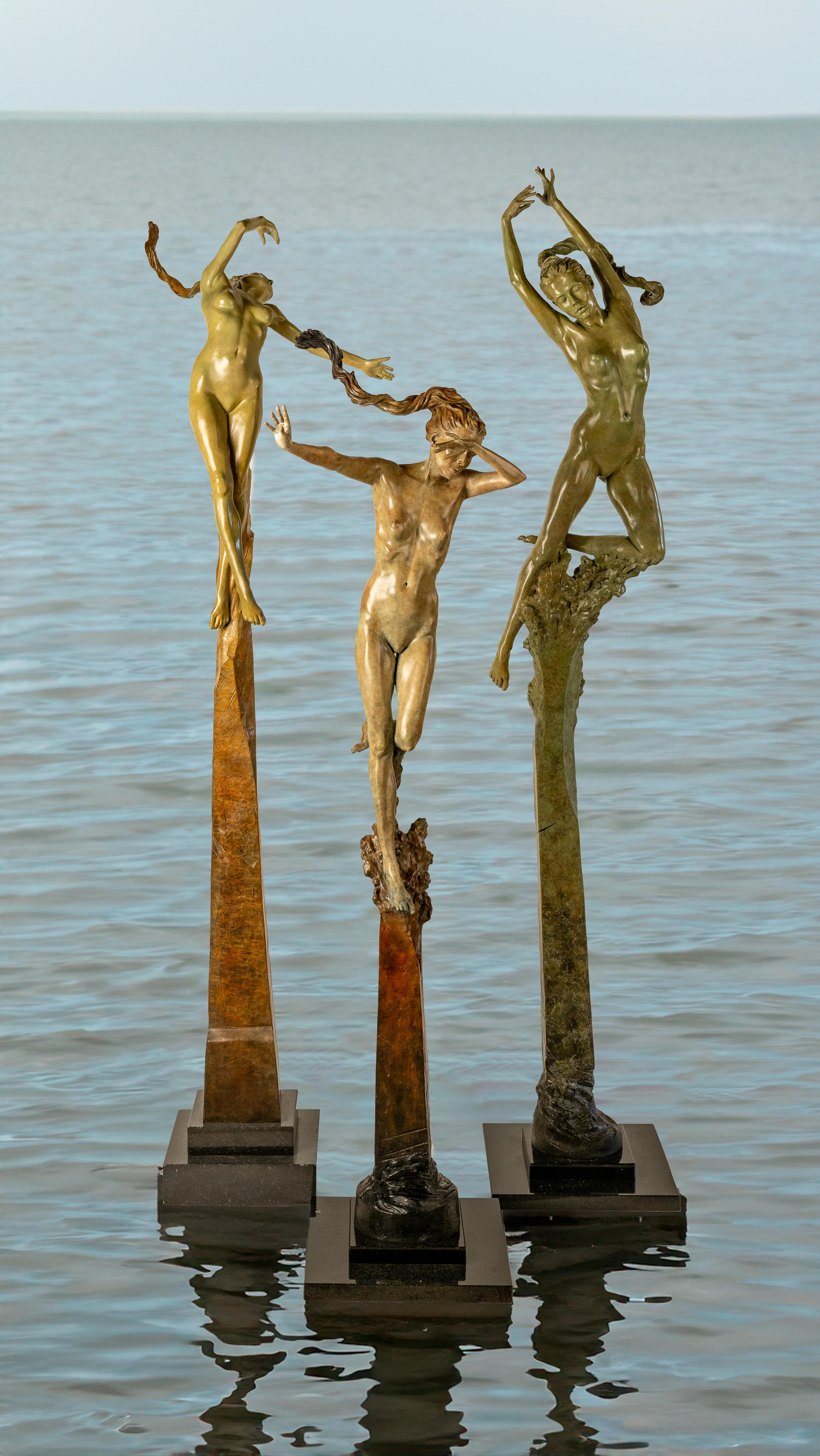 Nu contemporain, sculpture figurative en bronze Athéna - La déesse de la sagesse - Sculpture de Carl Payne 