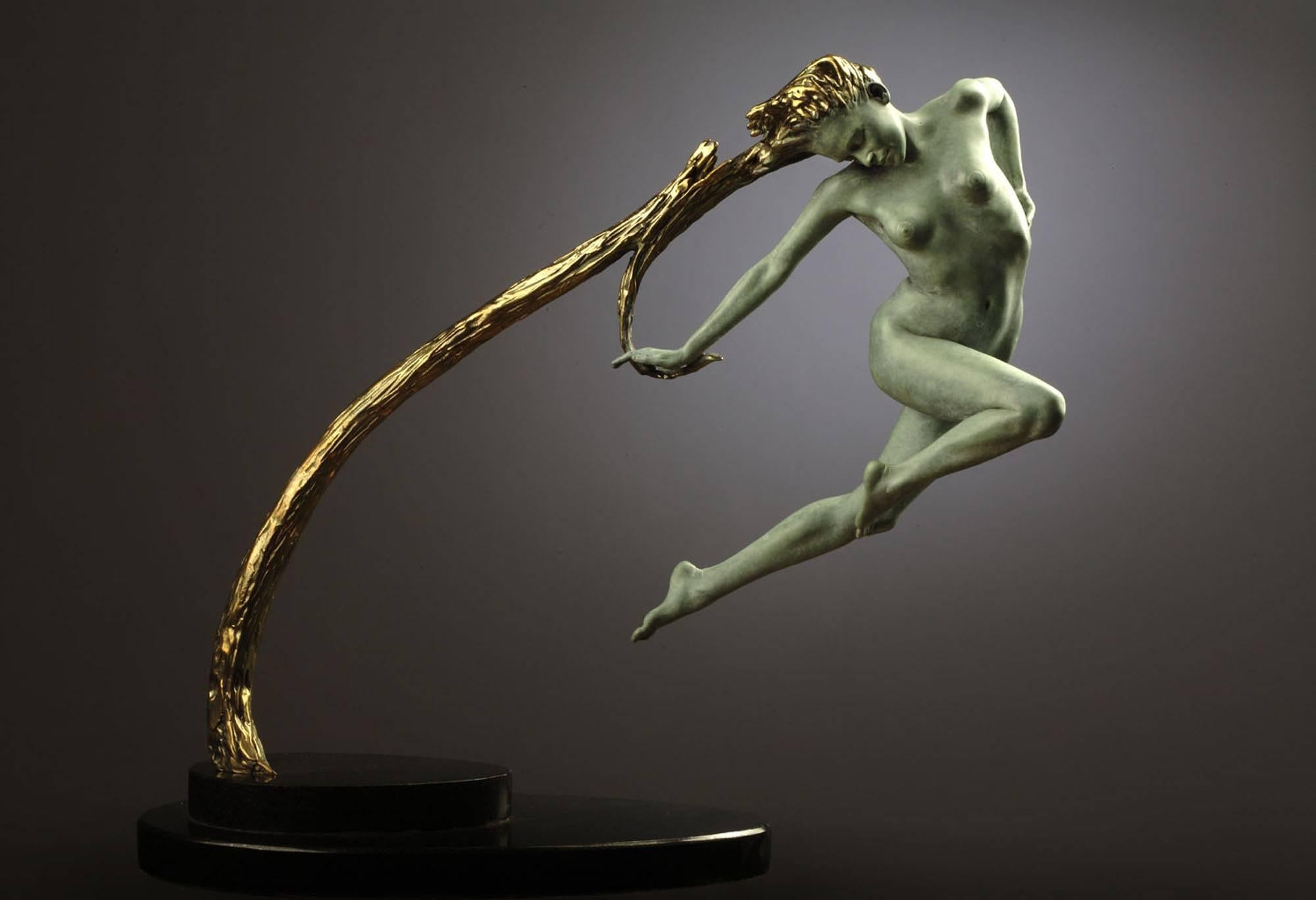 Une superbe sculpture en bronze nue "Raiponce" inspirée du conte de fées allemand. 

Après une carrière réussie en Angleterre et en Irlande, Carl a rejoint CALLAGHAN Fine Paintings and Works of Art au début de l'année 2004 afin de se consacrer à la
