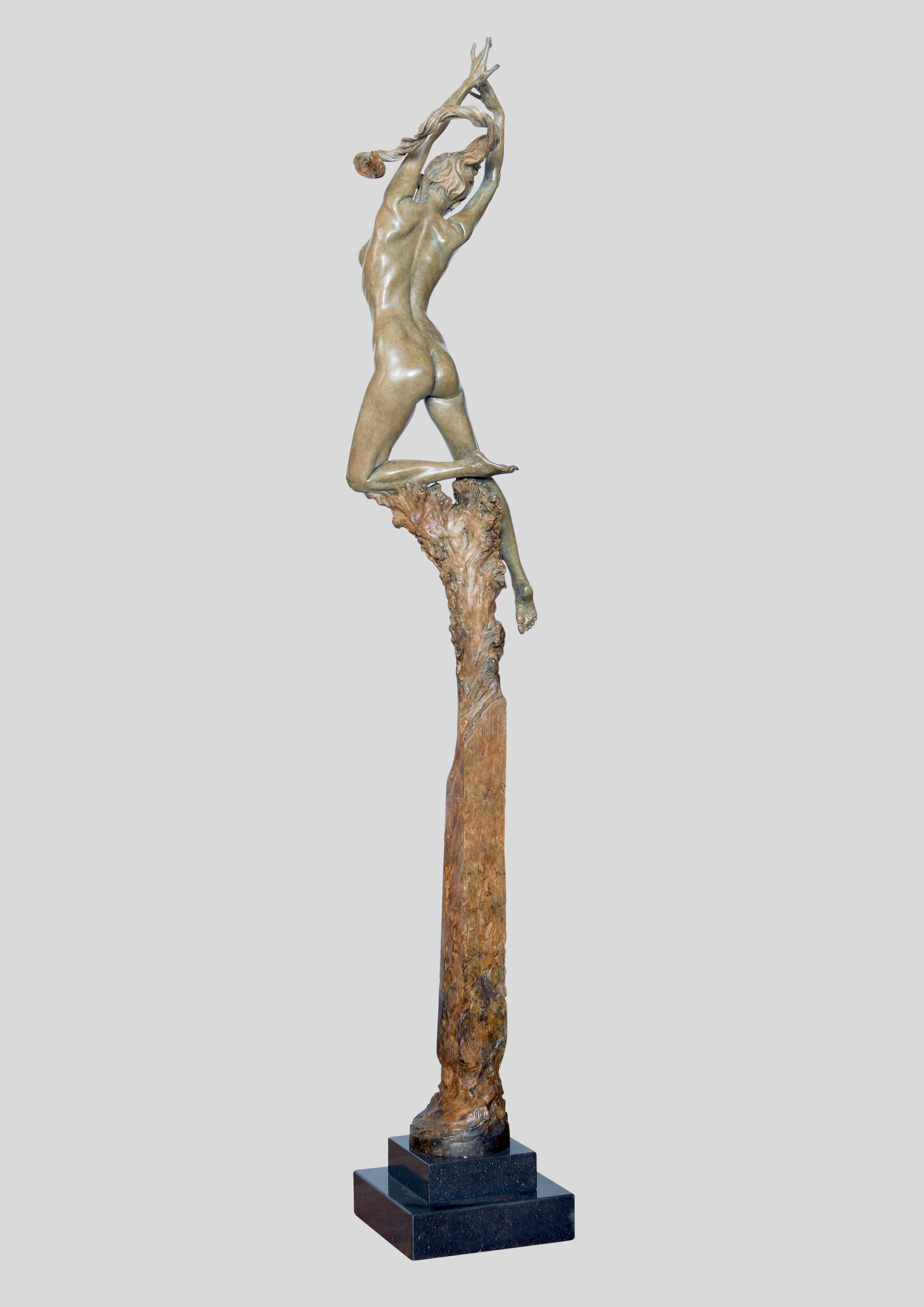 Figurative, nackte Bronzeskulptur „Kora“ von Carl Payne, Halblebensgröße.  im Angebot 1