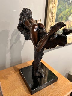 'Libri' Figurative Nude bronze Sculpture of a Woman reading a book, dancer, gold