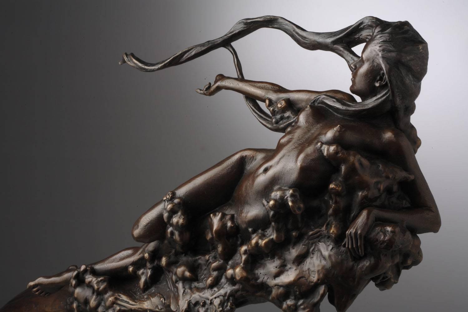 Sculpture figurative en bronze d'un nu « Morning Glory » de Carl Payne en vente 2