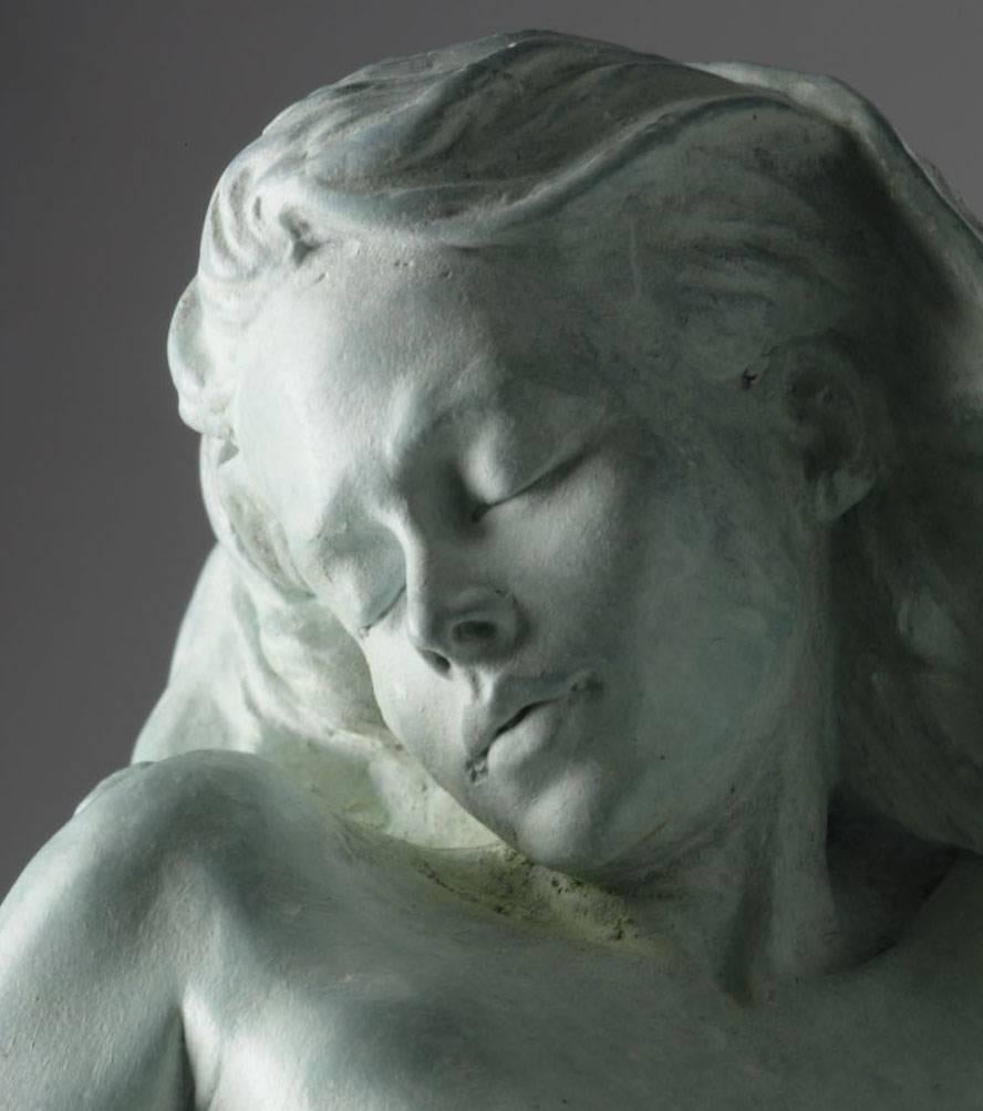 Sculpture contemporaine en bronze figurative d'un nu « Lazy Summer » de Carl Payne en vente 3