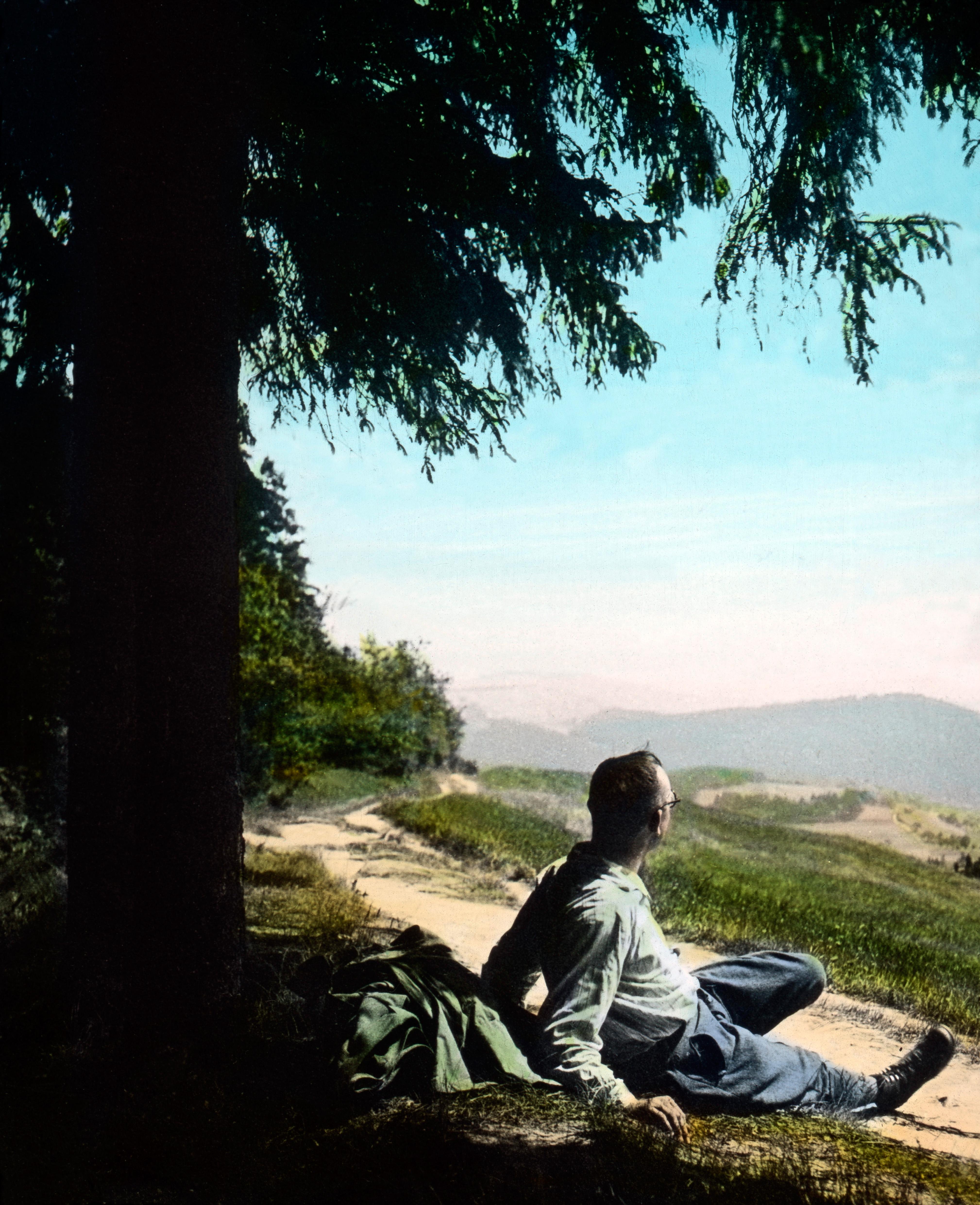 Color Photograph Carl Simon - Hiking en Allemagne en 1920