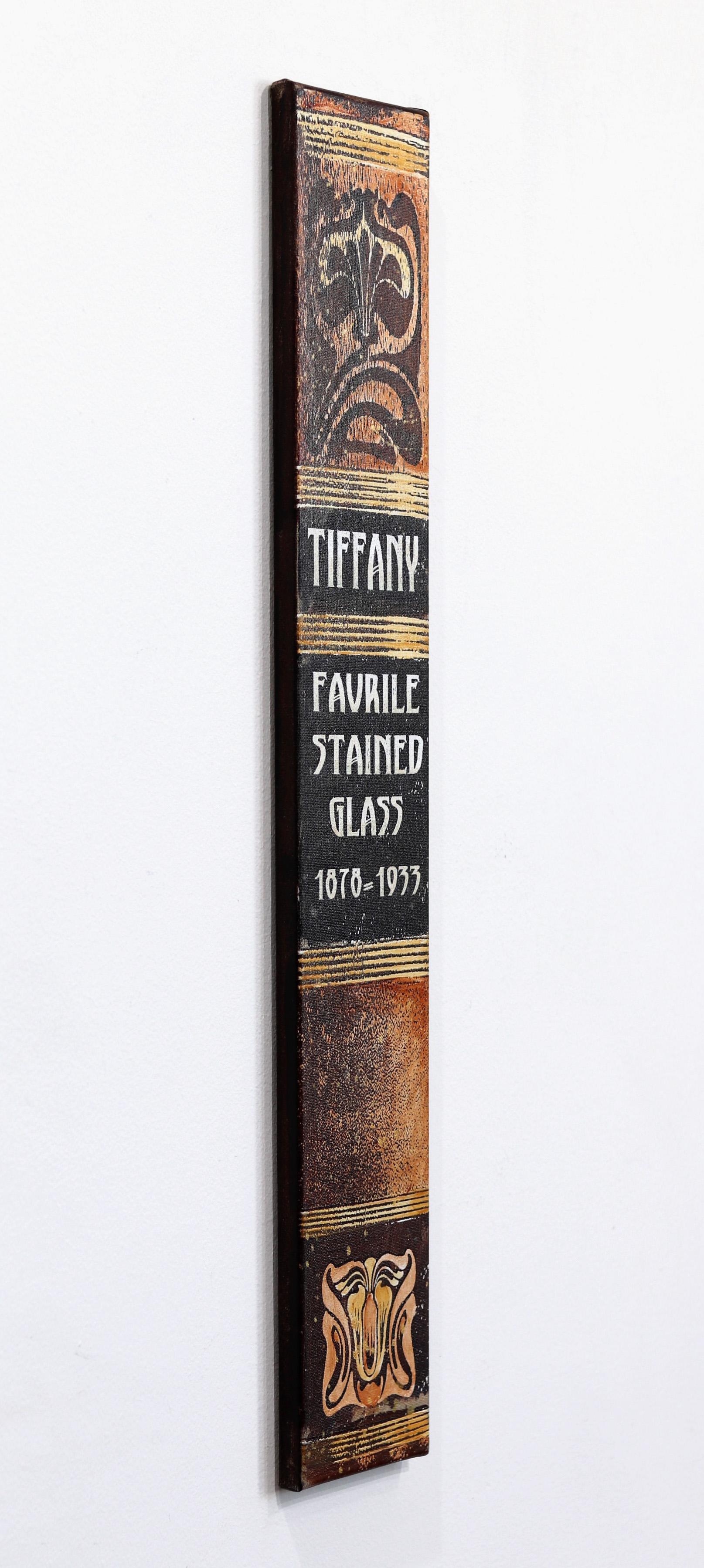 Tiffany Buntglasmalerei – Original Buchkunst auf Leinwand (Beige), Figurative Painting, von Carl Smith