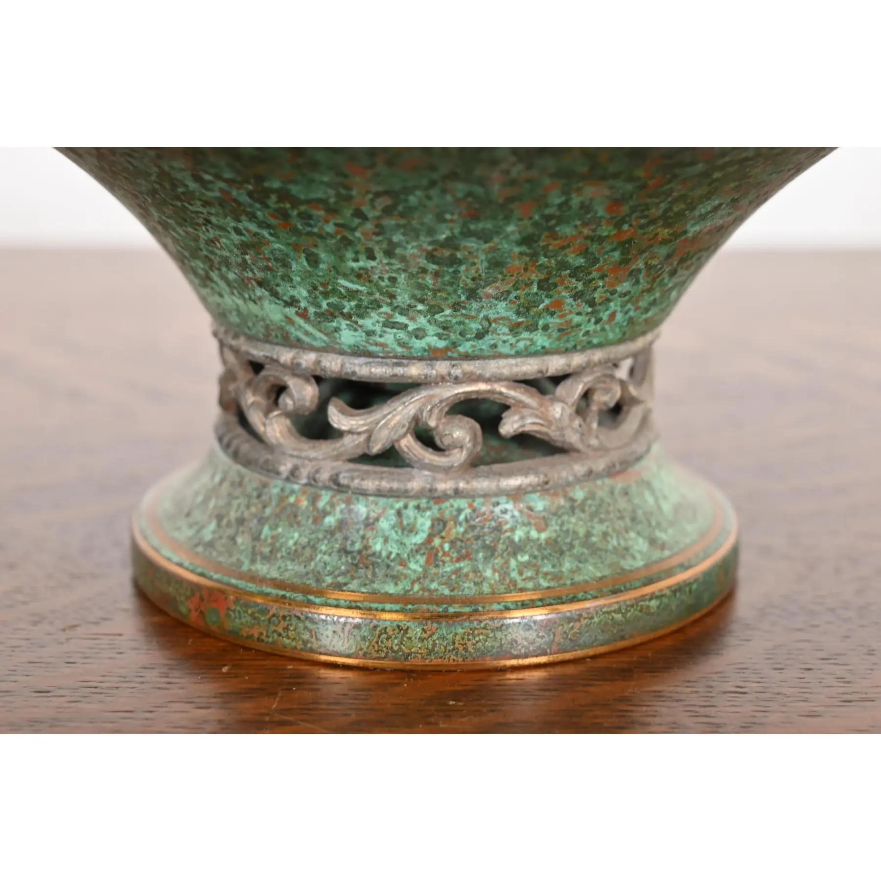20ième siècle Carl Sorensen Art Deco Verdigris Bronze Footed Centerpiece Bowl or Fruit Bowl en vente