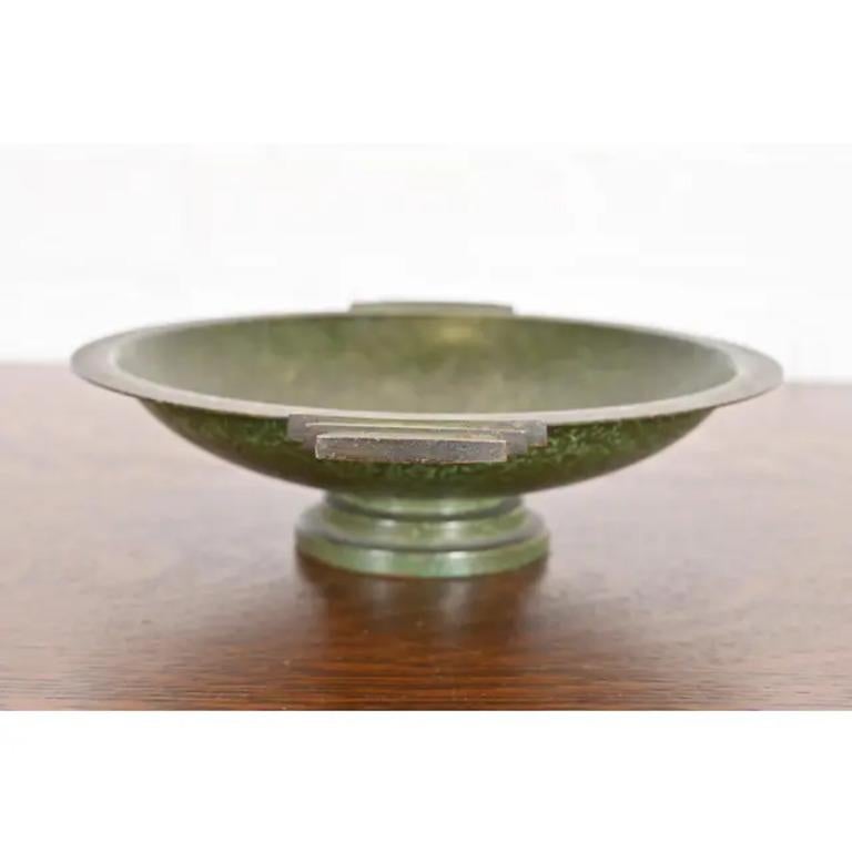 20ième siècle Carl Sorensen Art Deco Verdigris Bronze Footed Centerpiece Bowl or Fruit Bowl en vente