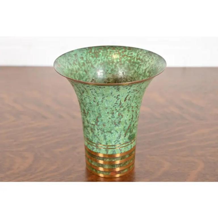 Arts and Crafts Vaso a tromba in bronzo verdastro Art Déco Carl Sorensen in vendita